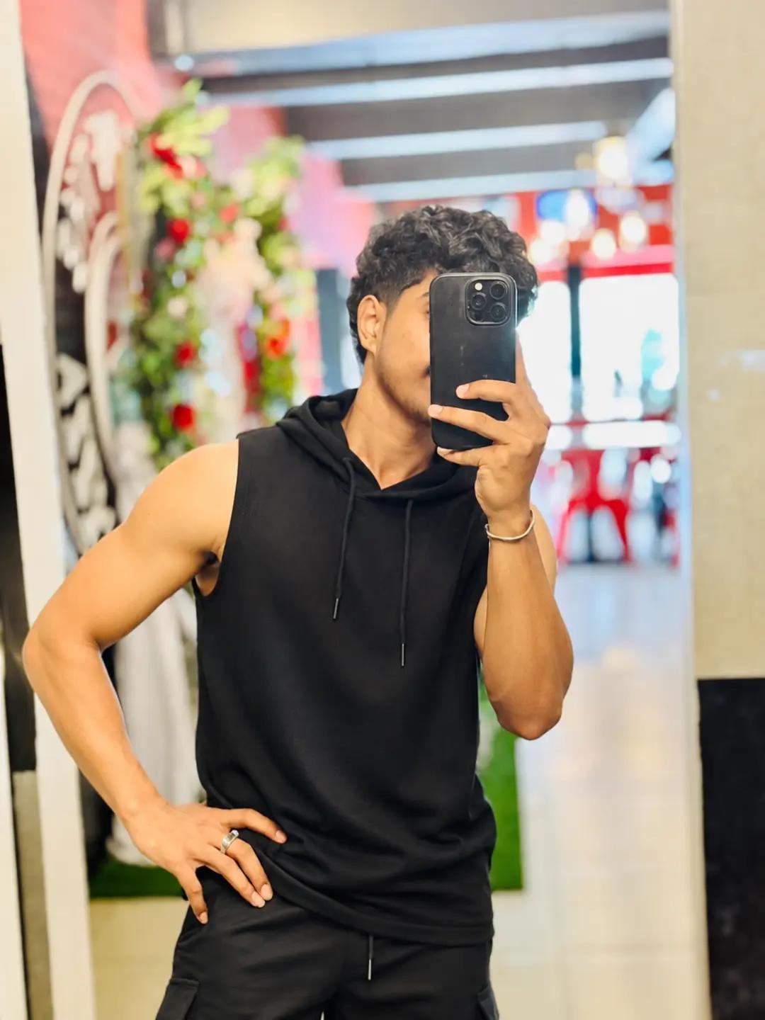 @SHANU BOY 🖤🎧
