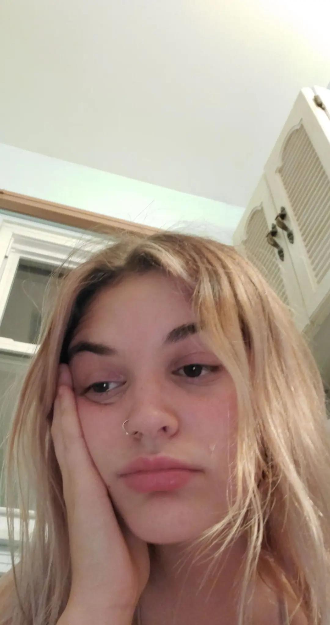@Holly🦋🤟