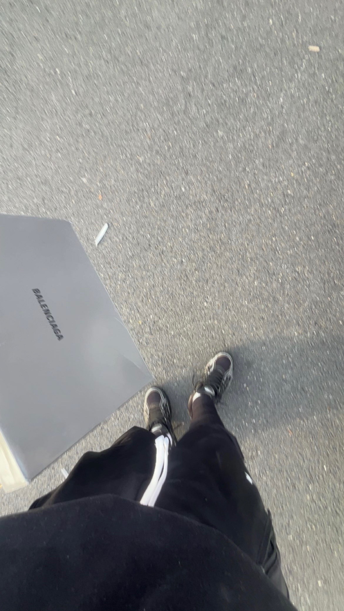 @⬛️
