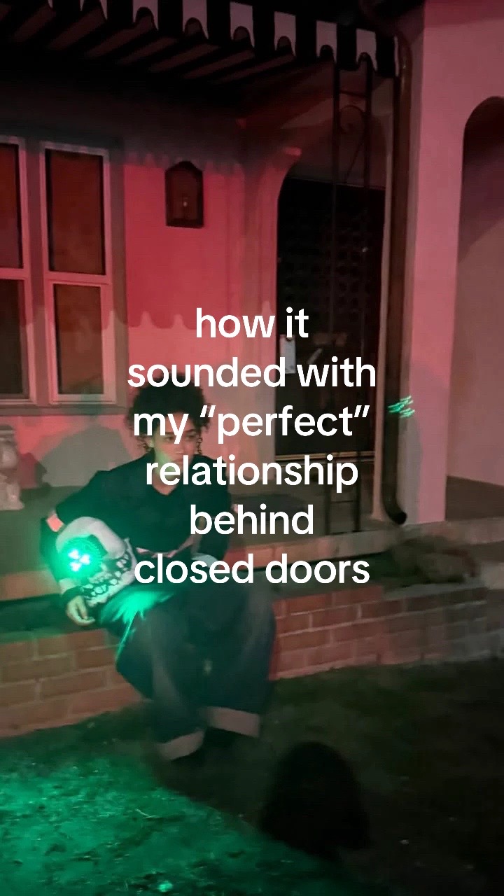 @⃟