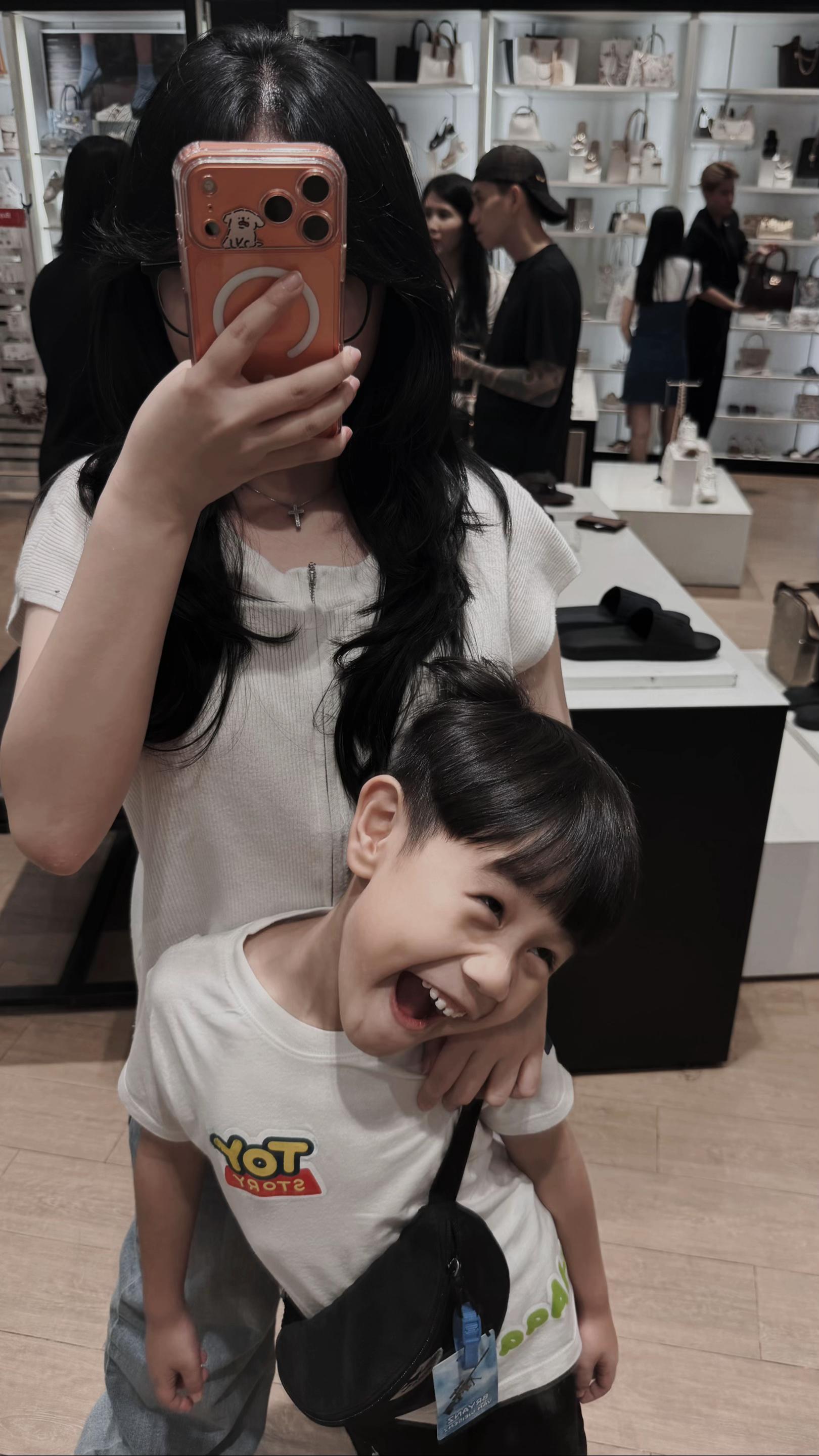 @- ๐ข๐ฏ๐ฆ๐ข๐ญ๐ฅ๐ฌ๐ฏ๐ฆ๐
