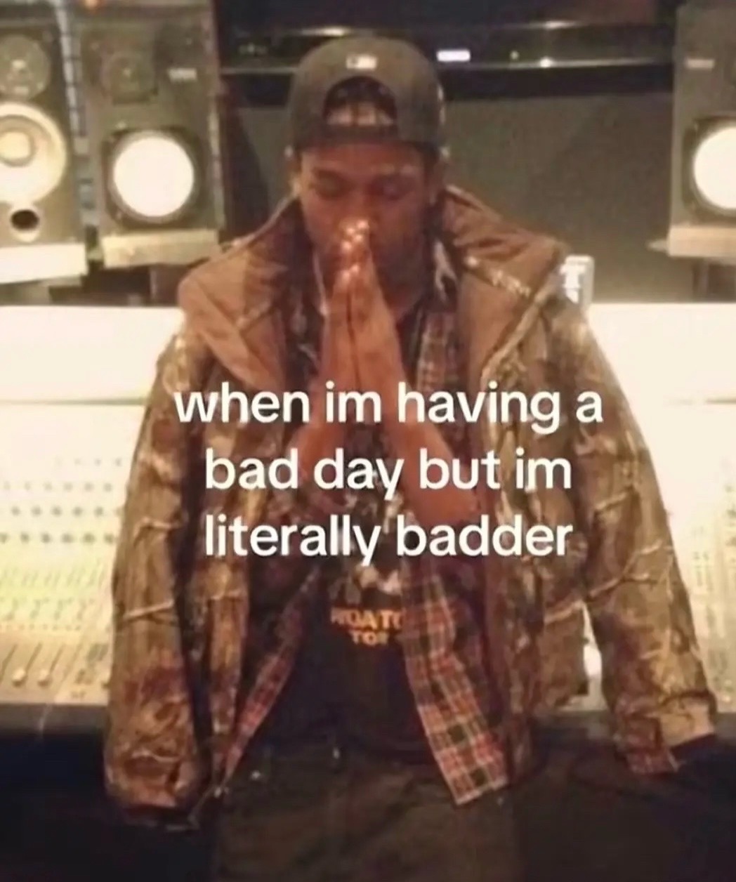 @hoyouisathot