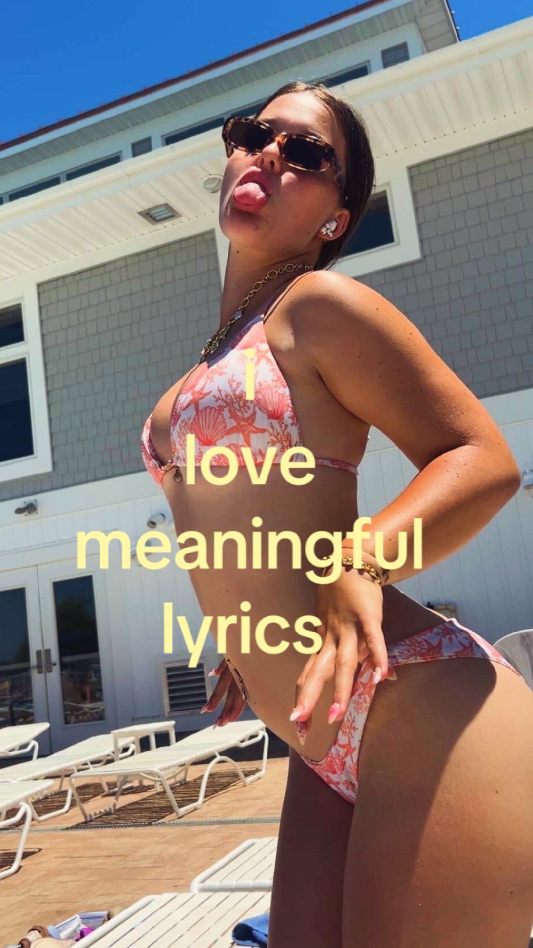 @👻