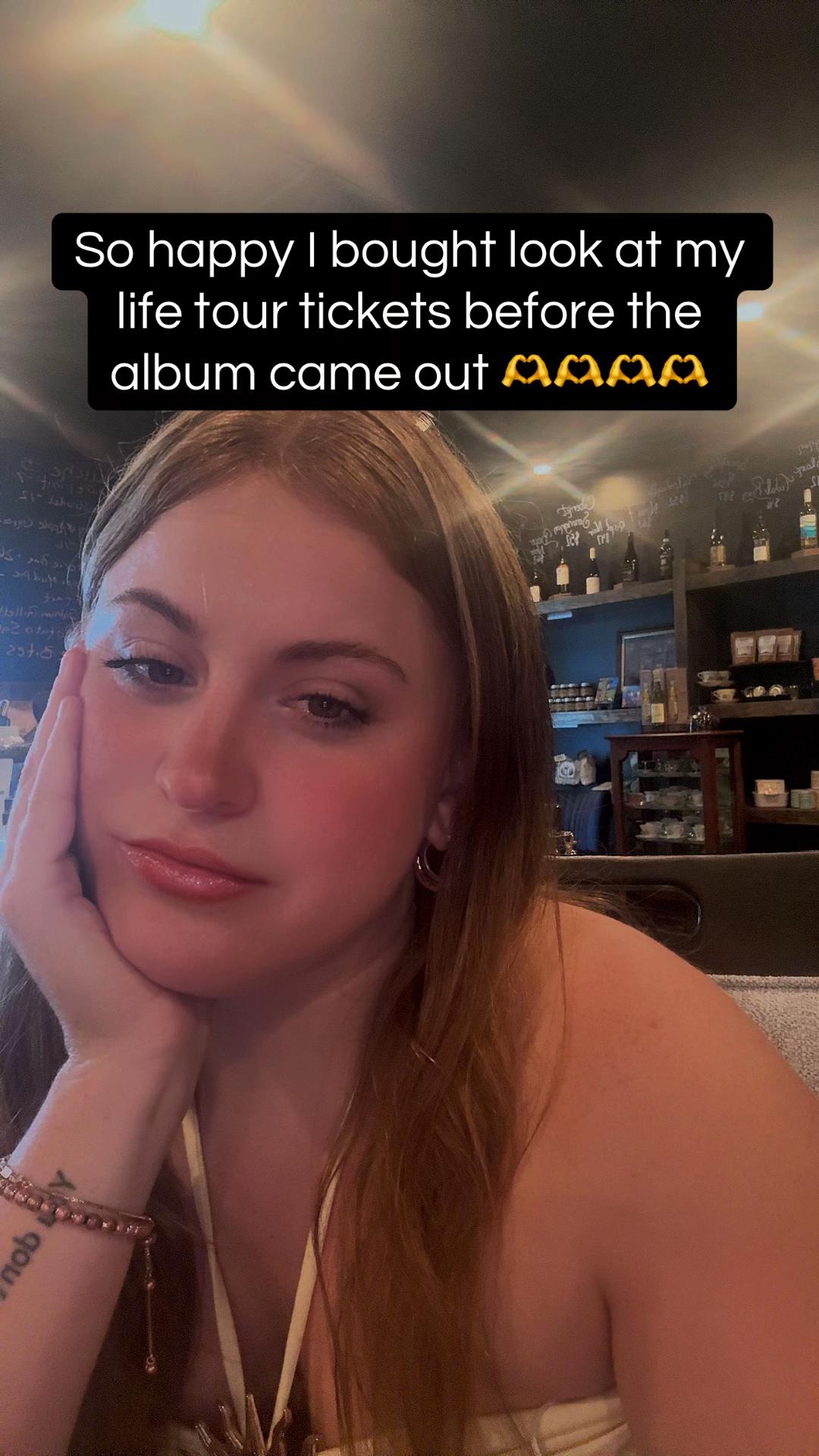 @HOLLI