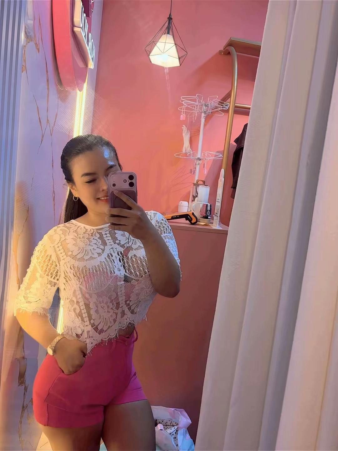@melanieurbina