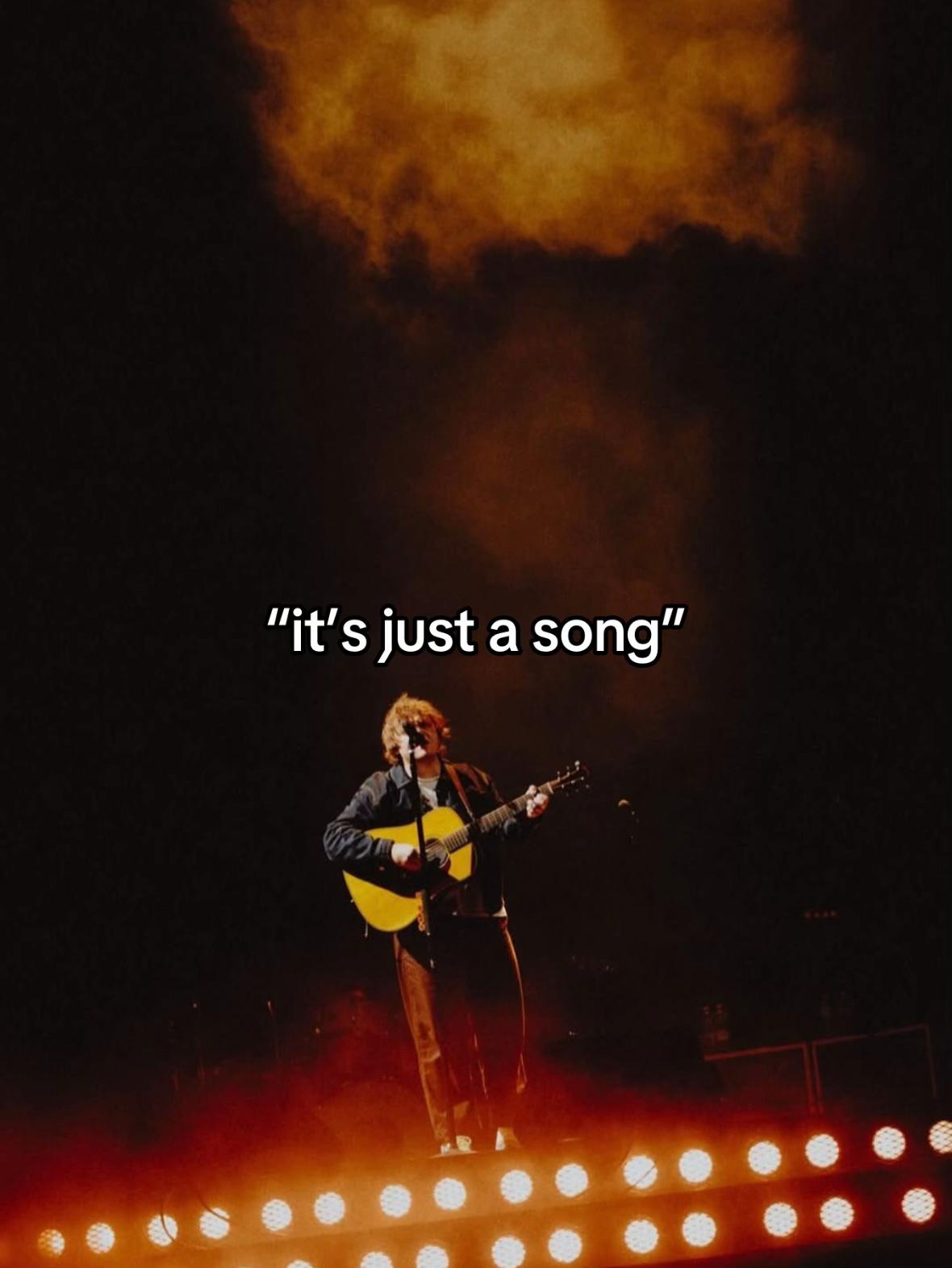 @lewis capaldi is king 👑