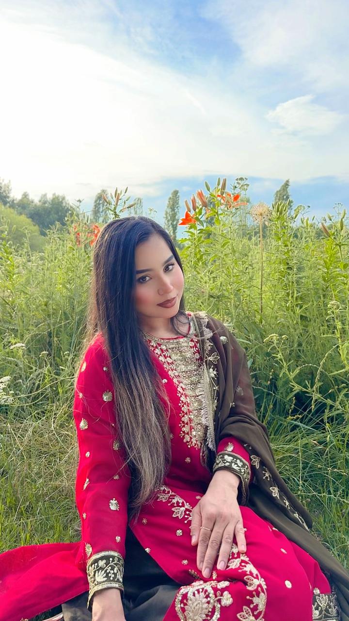 @Eyana Khan