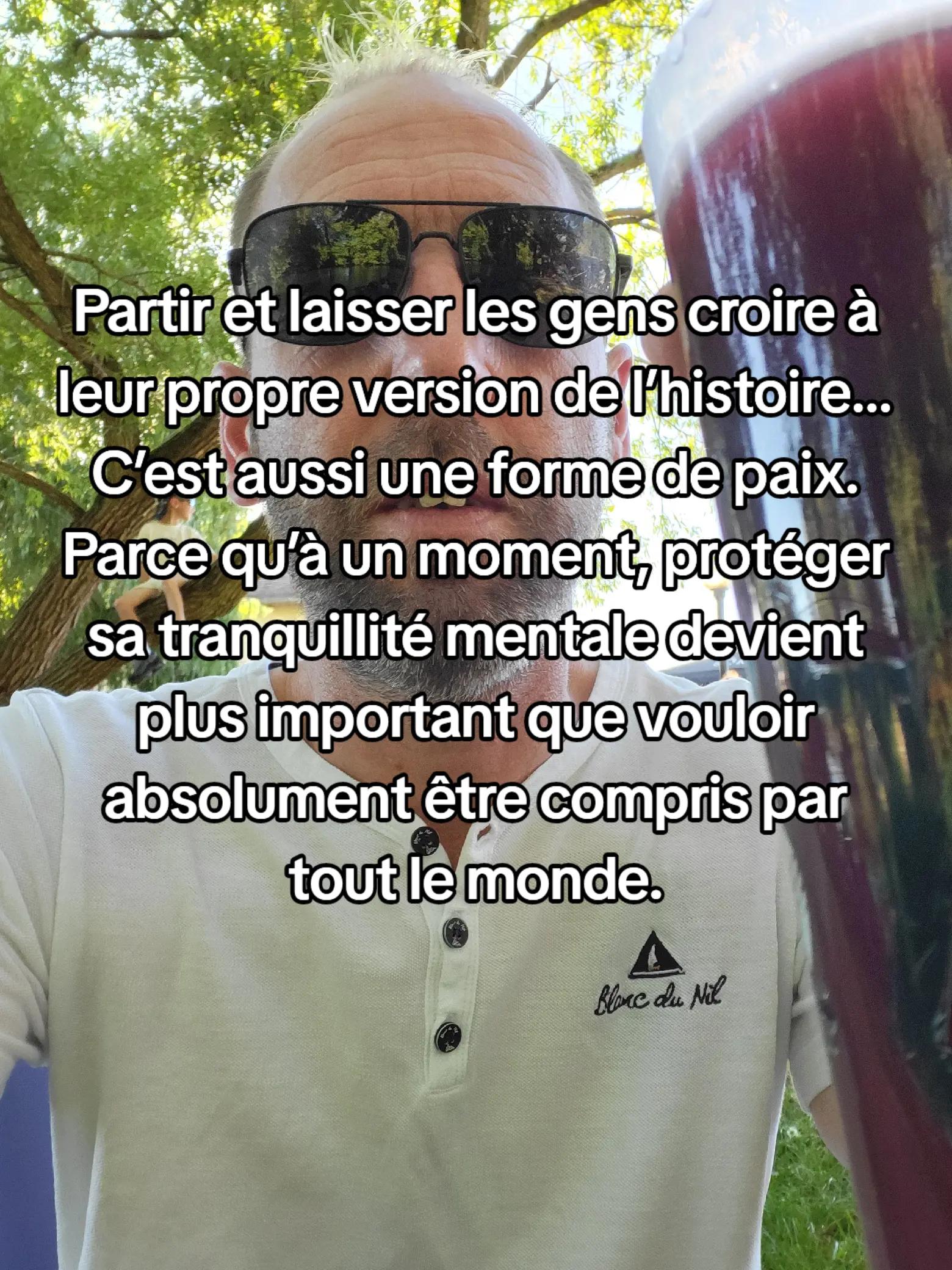 @un homme debout