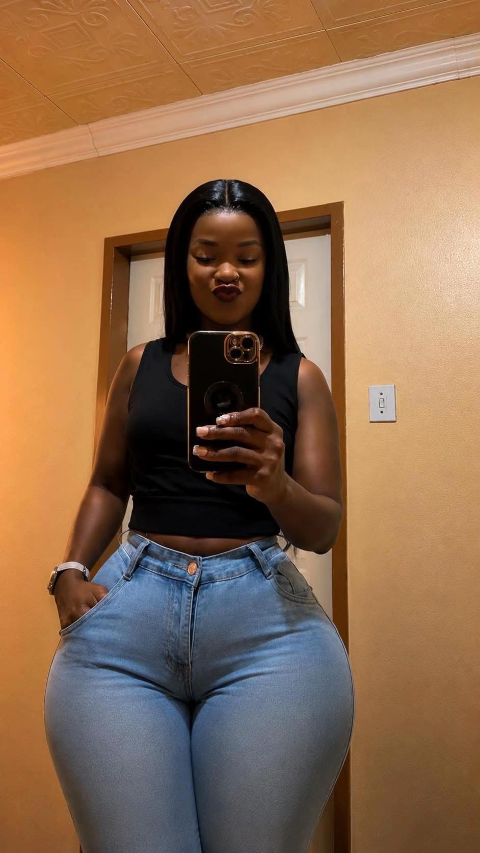 @Tessa T🍫🫦