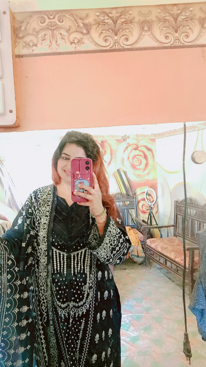@Roshani_روشنی ✨