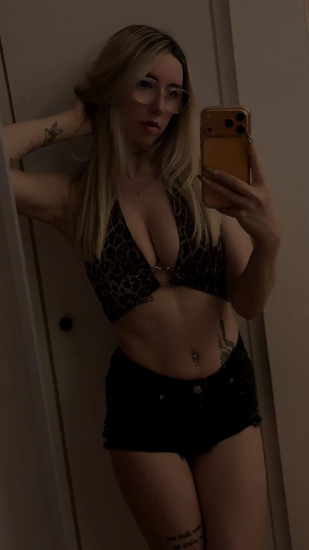 @ghostfacedoll_