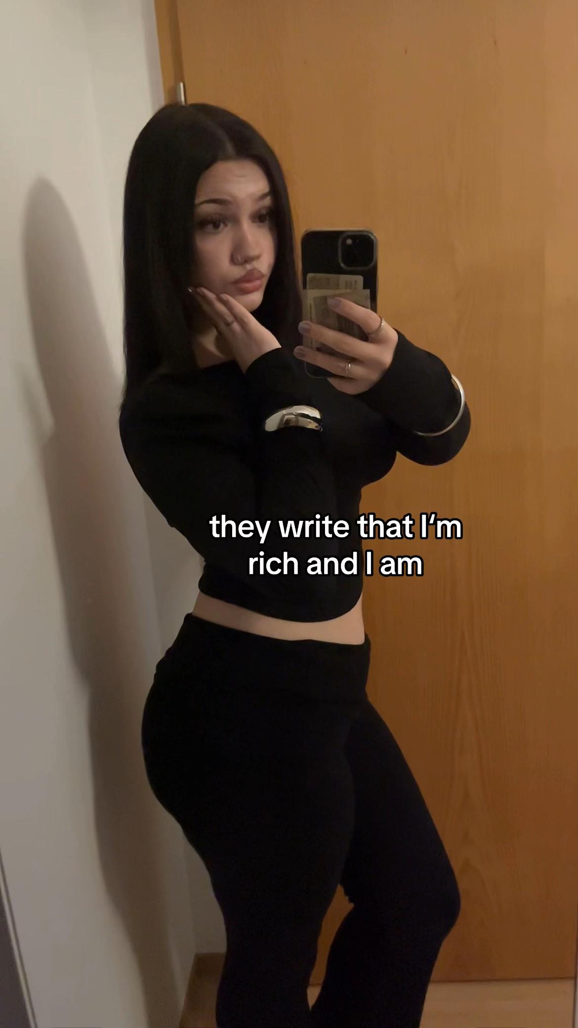 @𝐣𝐚𝐧𝐚