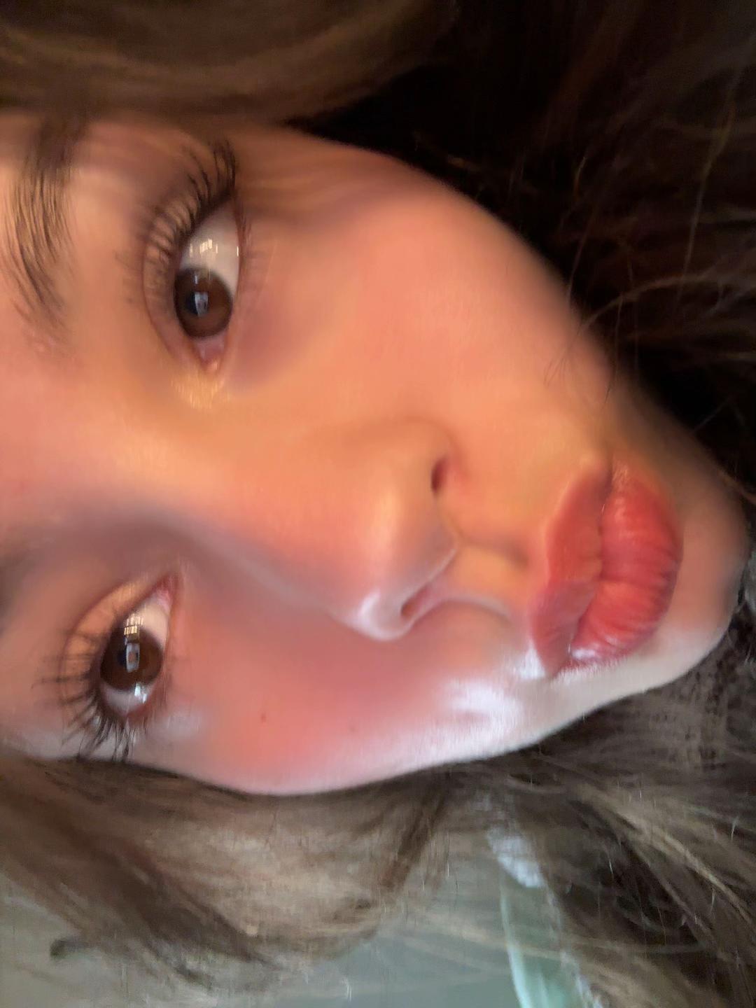 @laura
