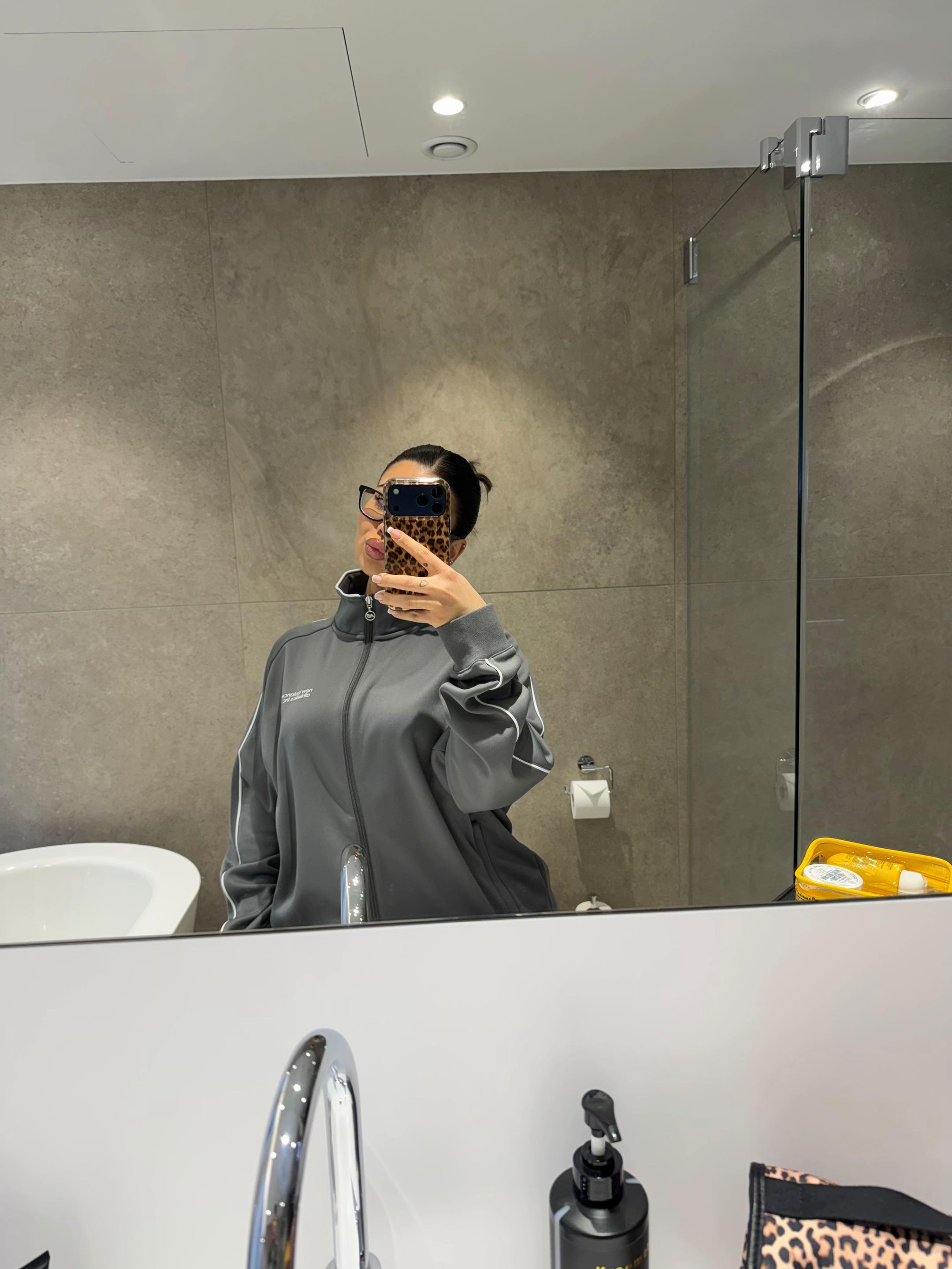 @𝑳𝒂𝒓𝒂🤍