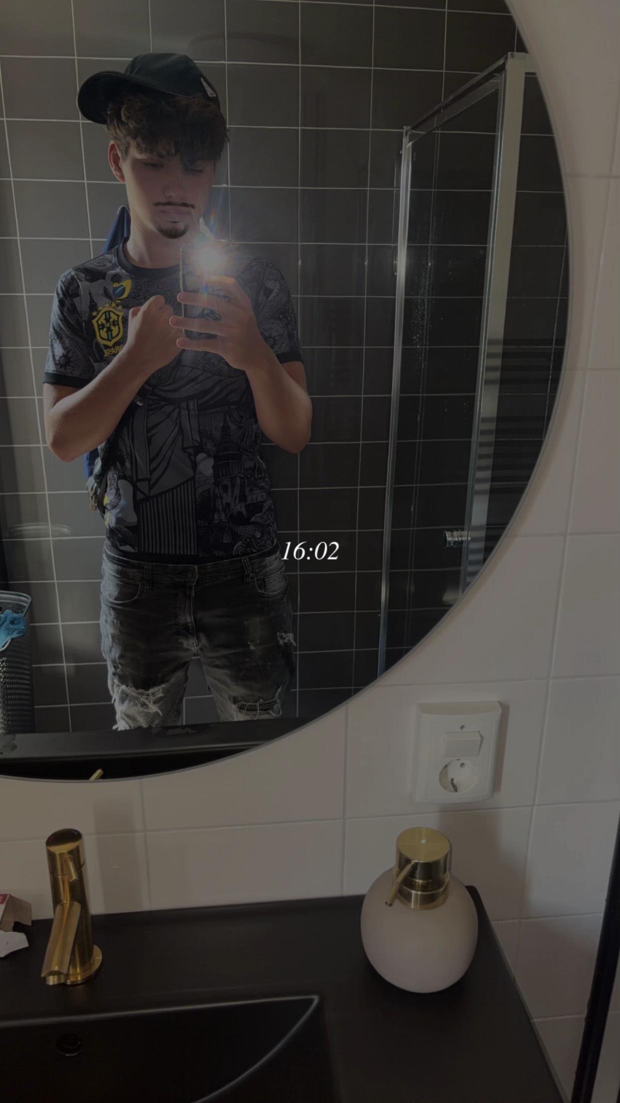 @n.b043