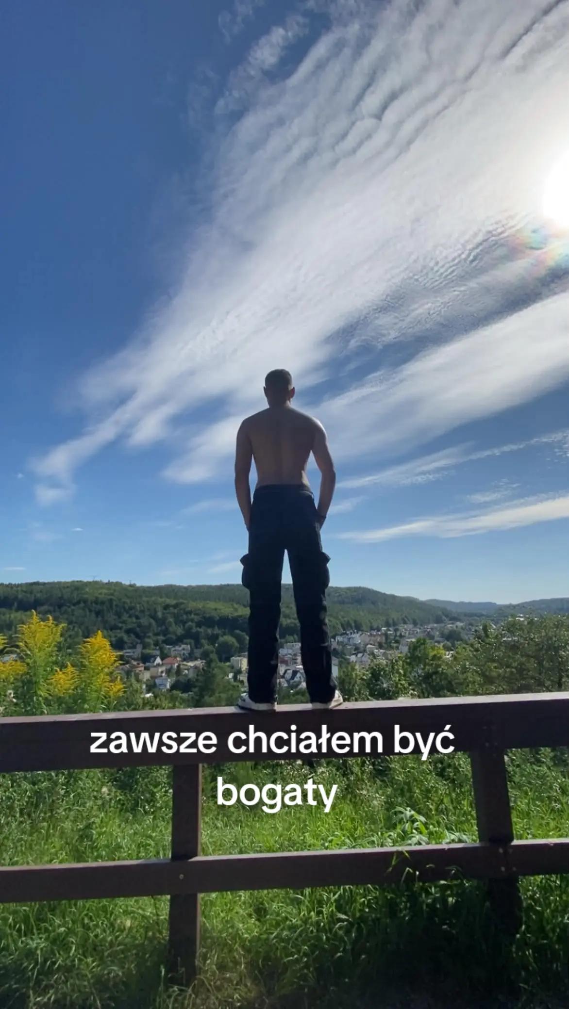 @Szpaku