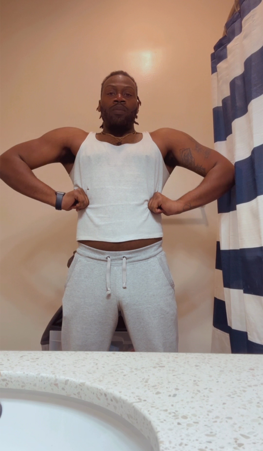 @_sneakyq_