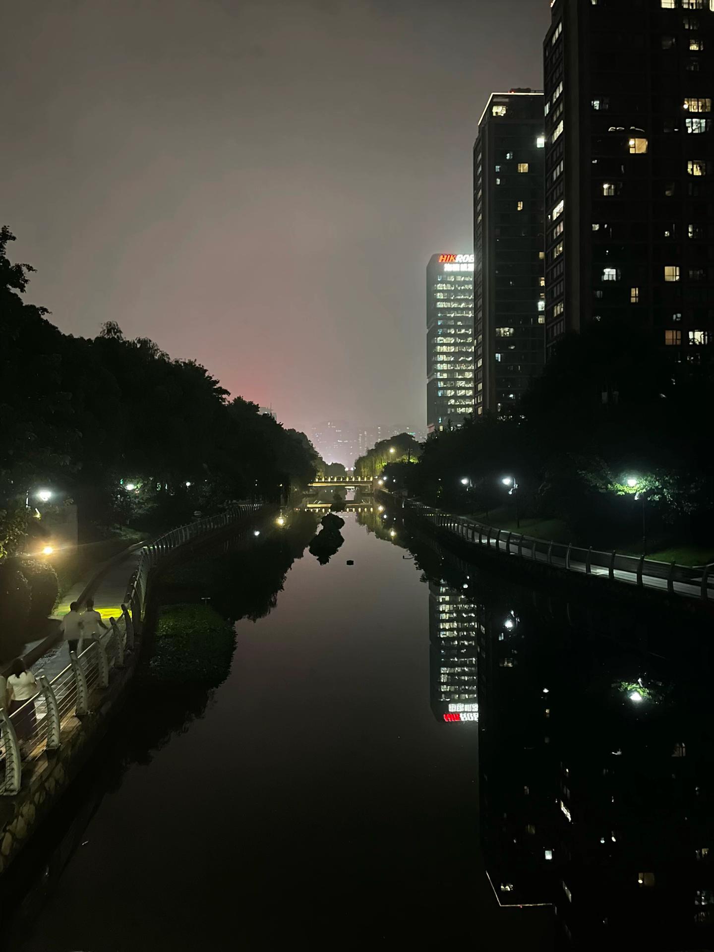 @ℳ𝒶𝓇𝒾𝒶_ℬ𝓊𝓏𝓏