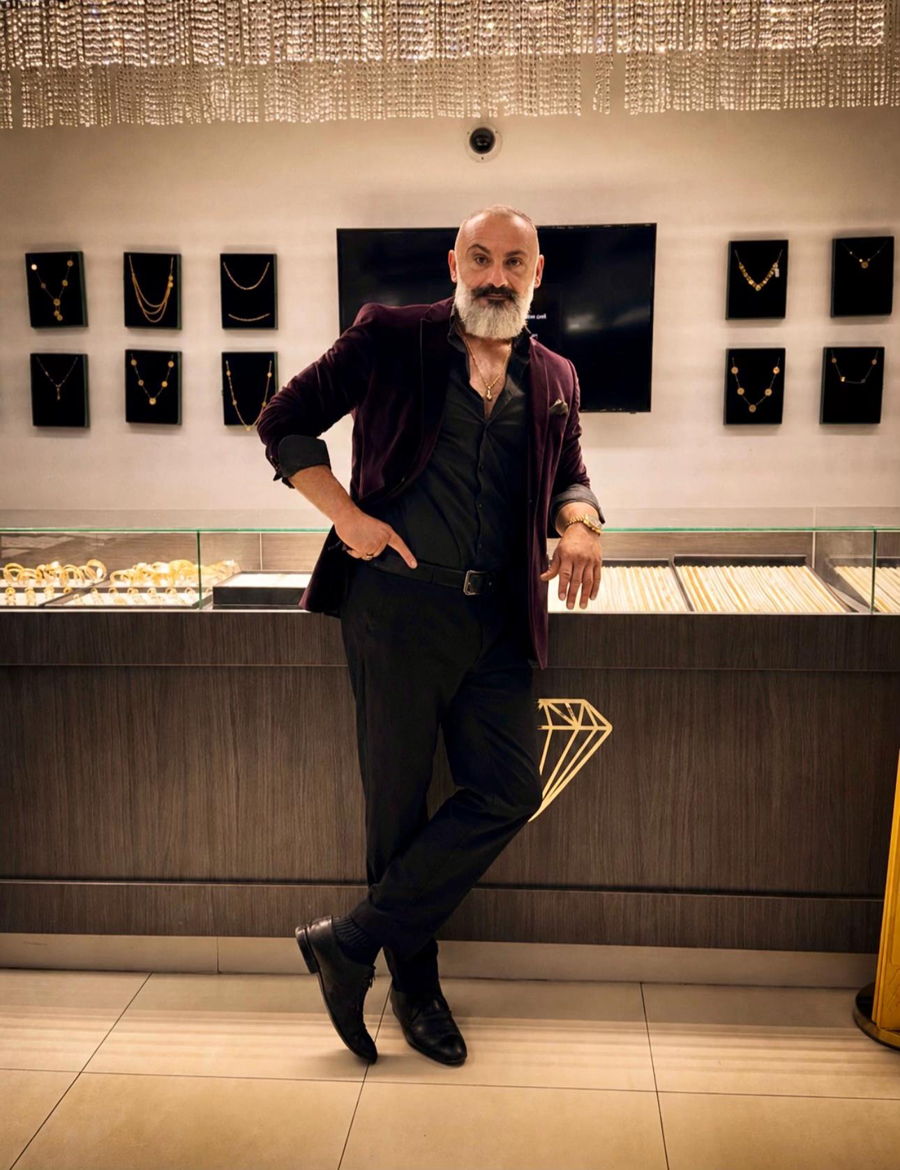 @&Ouml;zg&uuml;r.