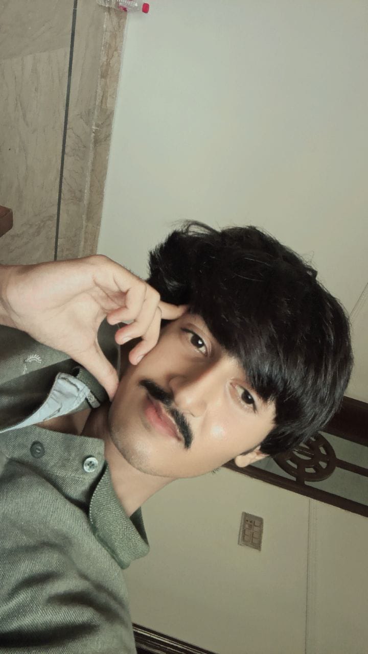 @HUSSAIN 🥀🤍🥀