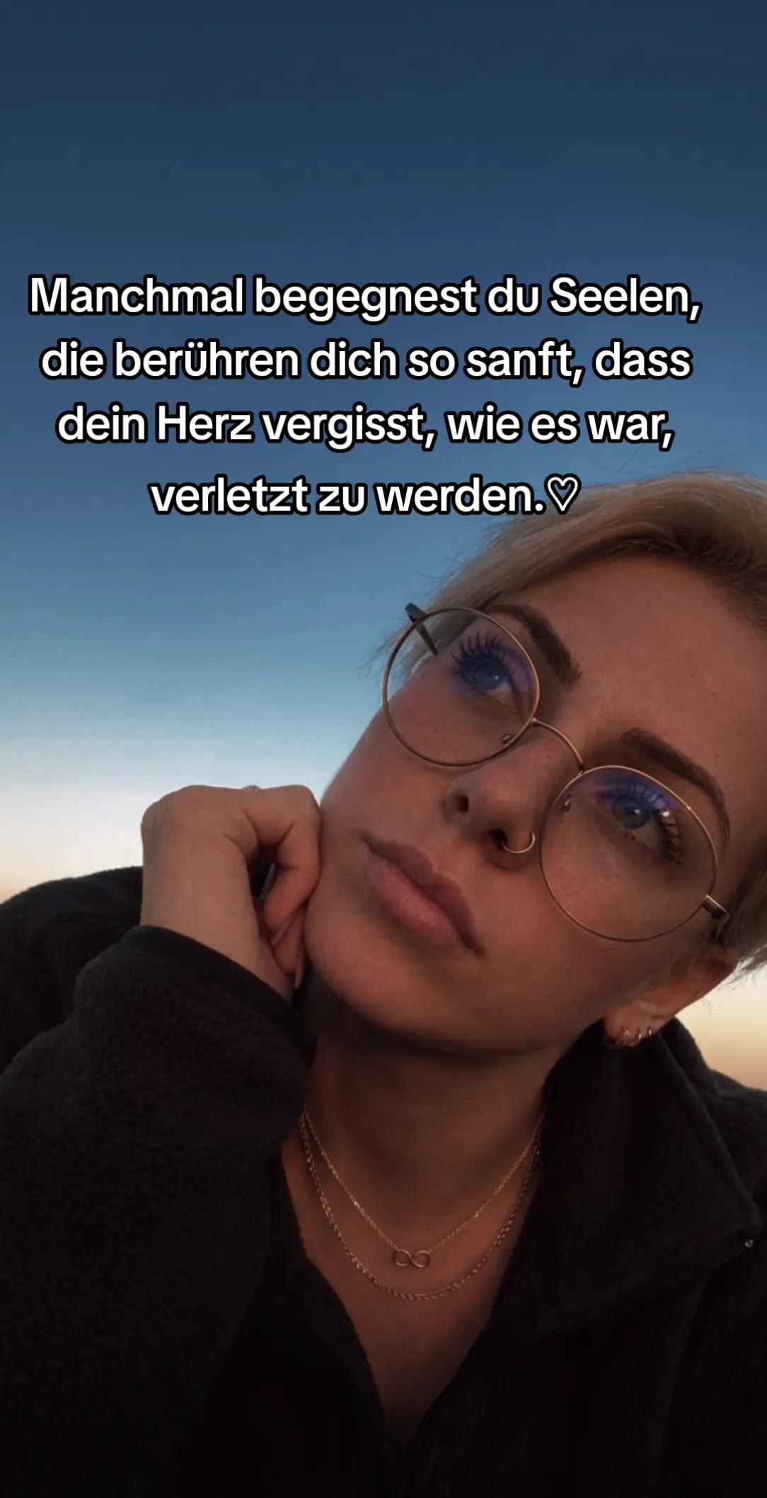 @L E N A 🎀🏳️🌈