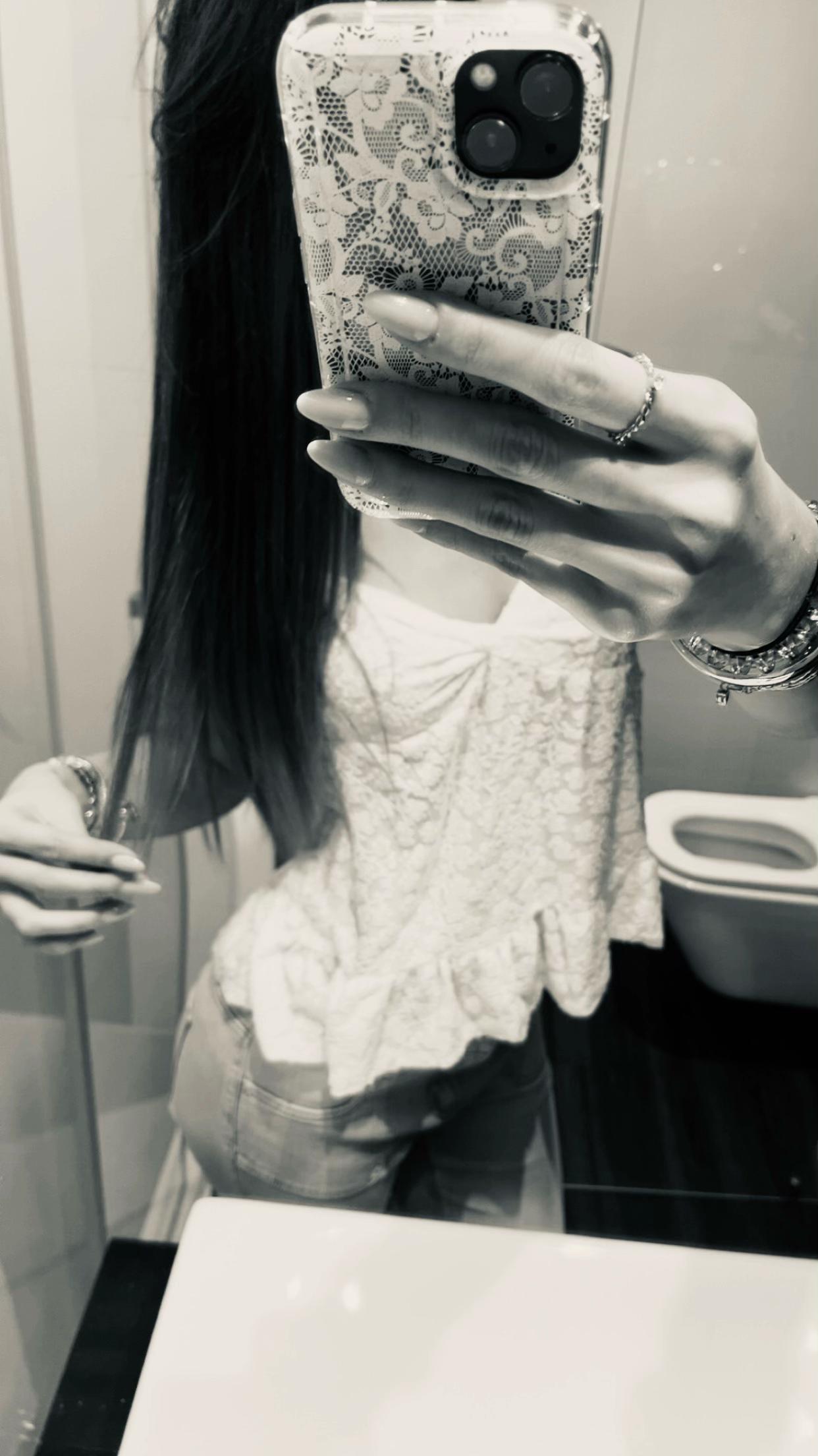 @𝐡𝐞𝐥𝐞𝐧𝐚