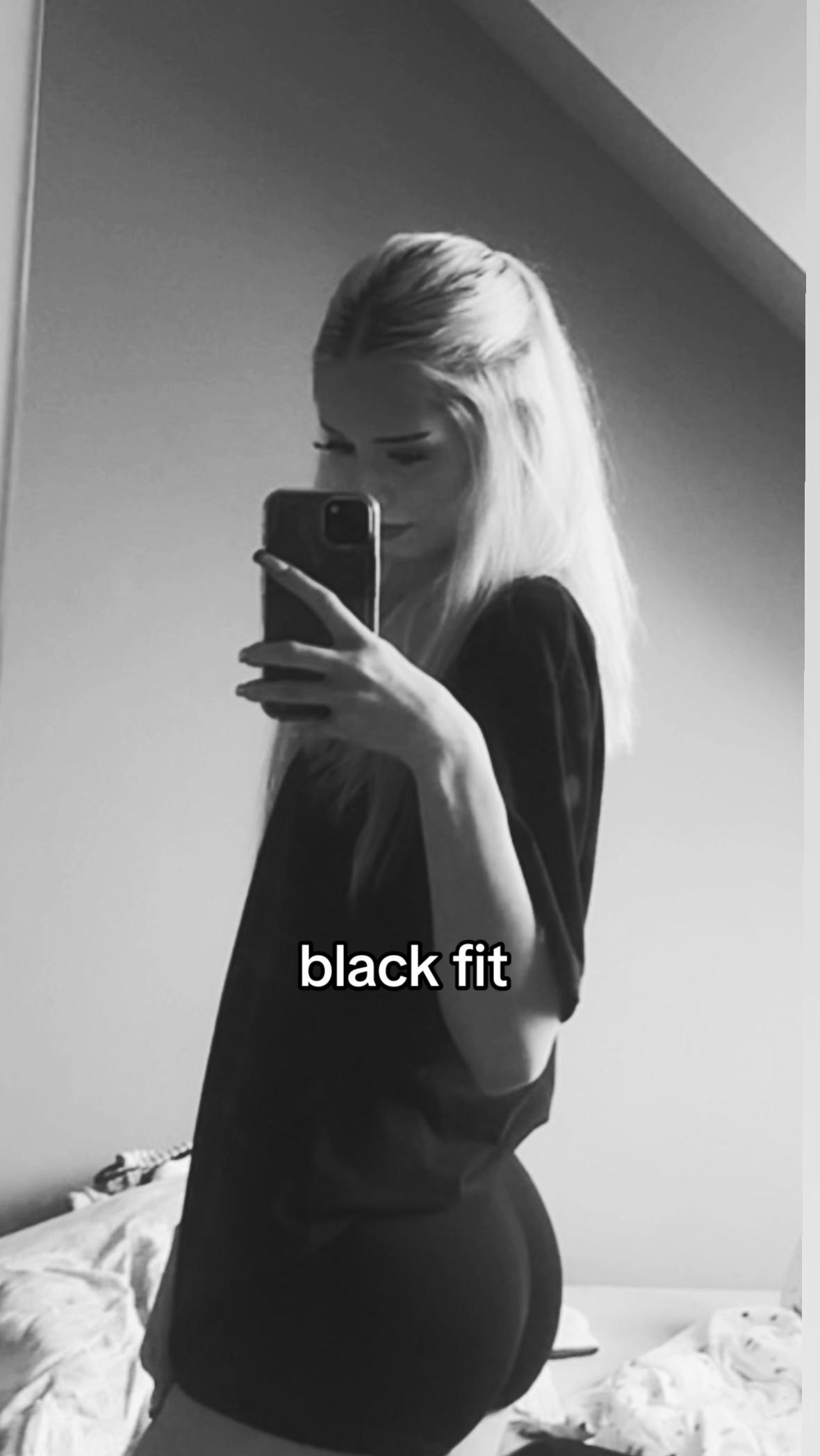 @𖣂