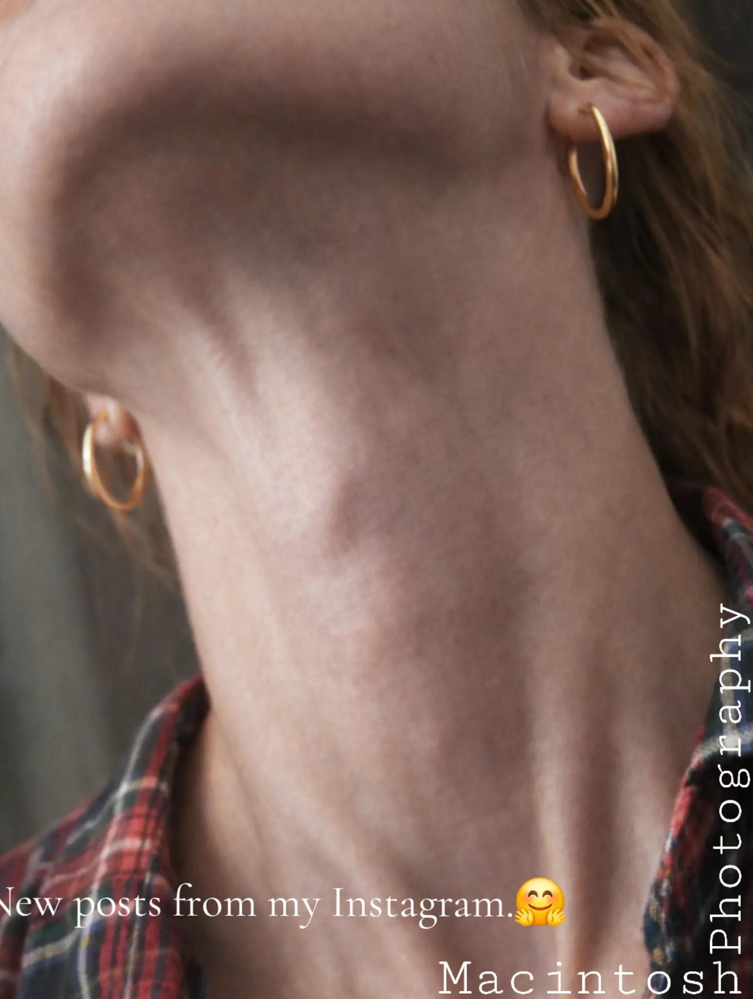 @Female_Neck_Appreciation