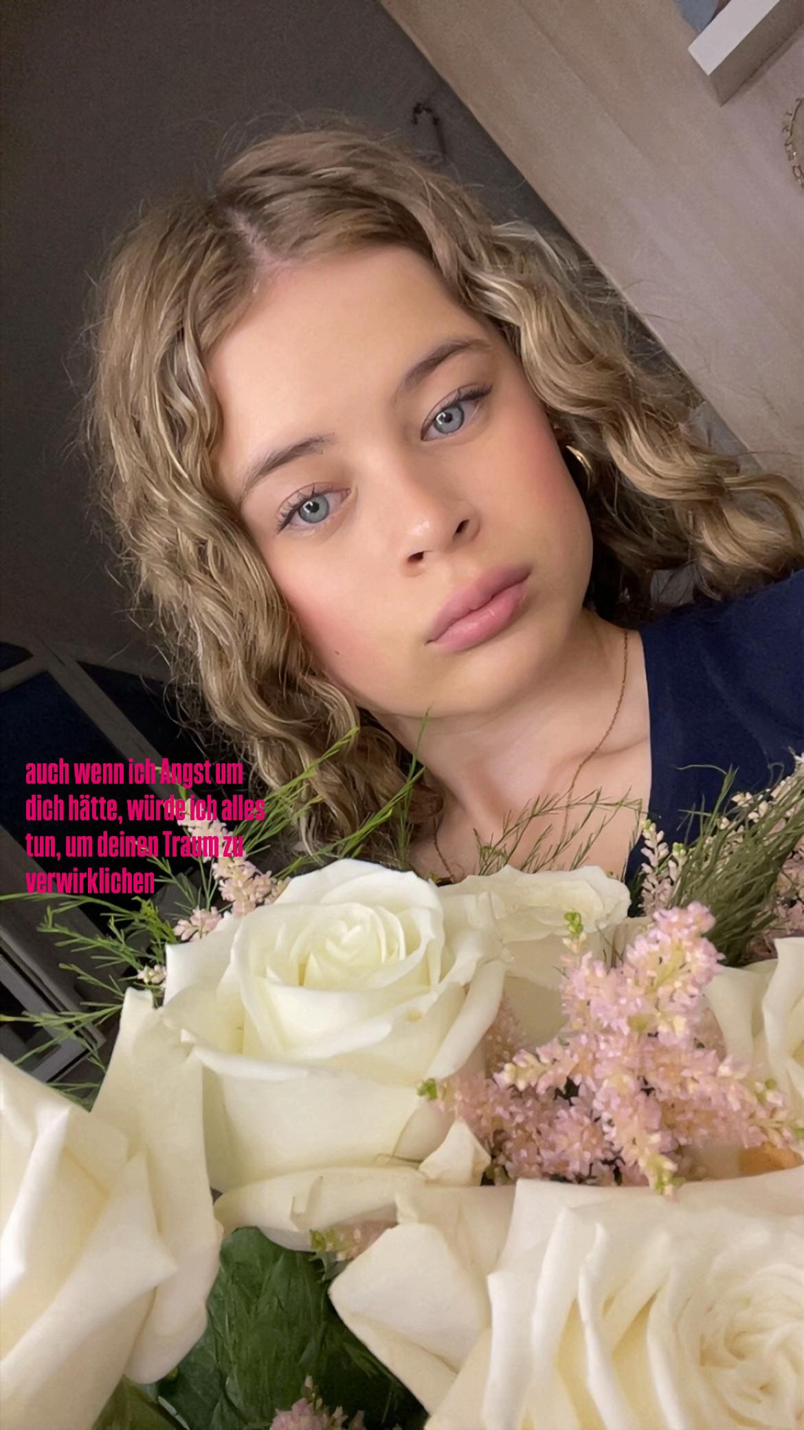 @Sophia🌟
