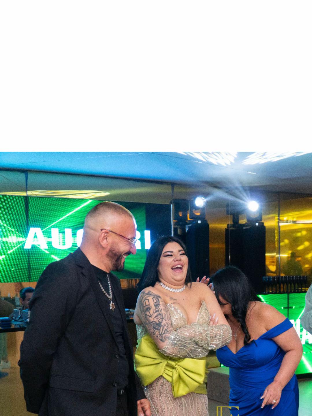 @😁
