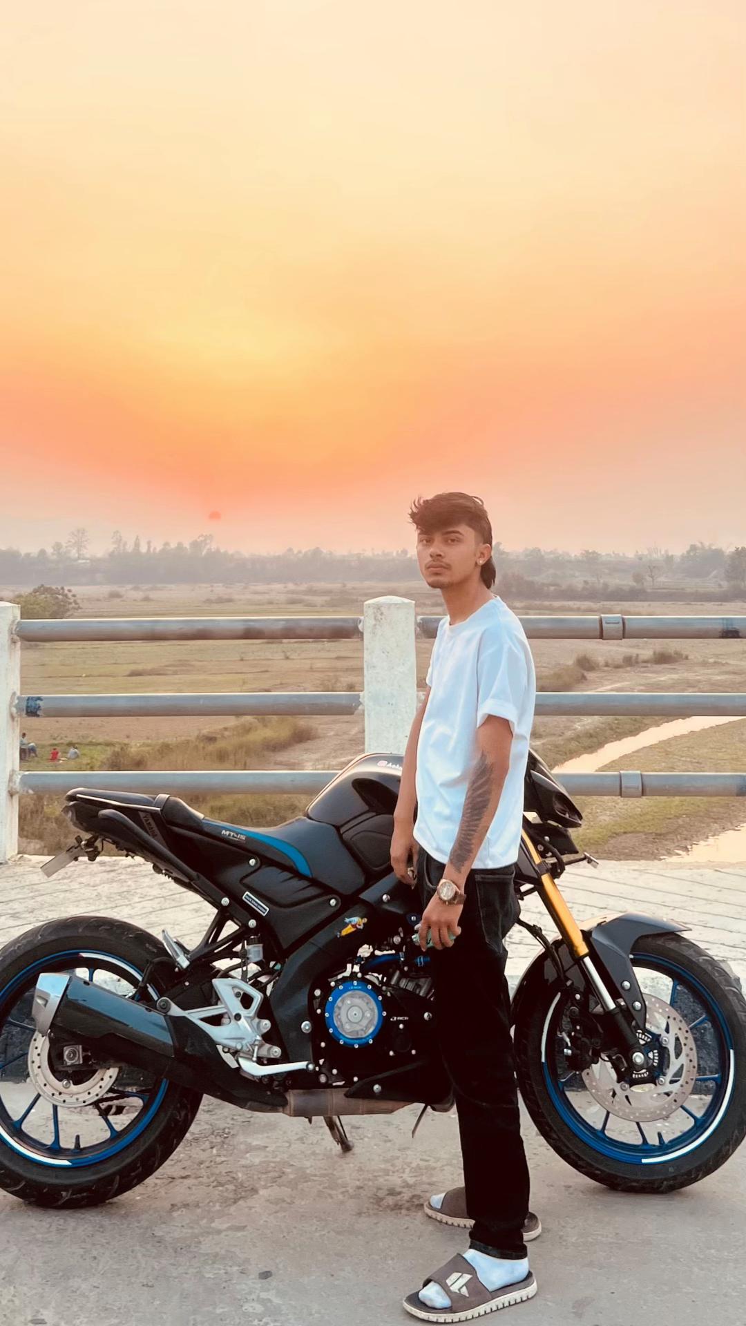 @aakuHood 📌🔝💙