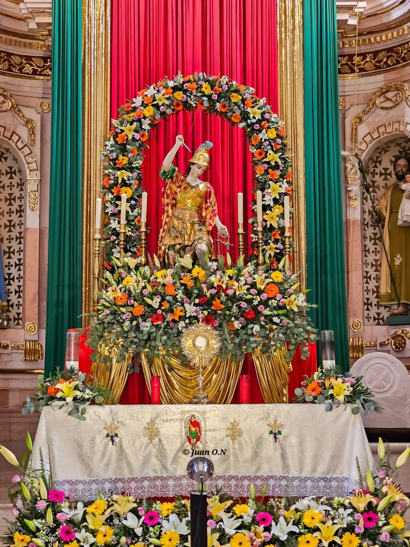 @Echeverria RosArely🌹🎈📸👩&zwj;🎨