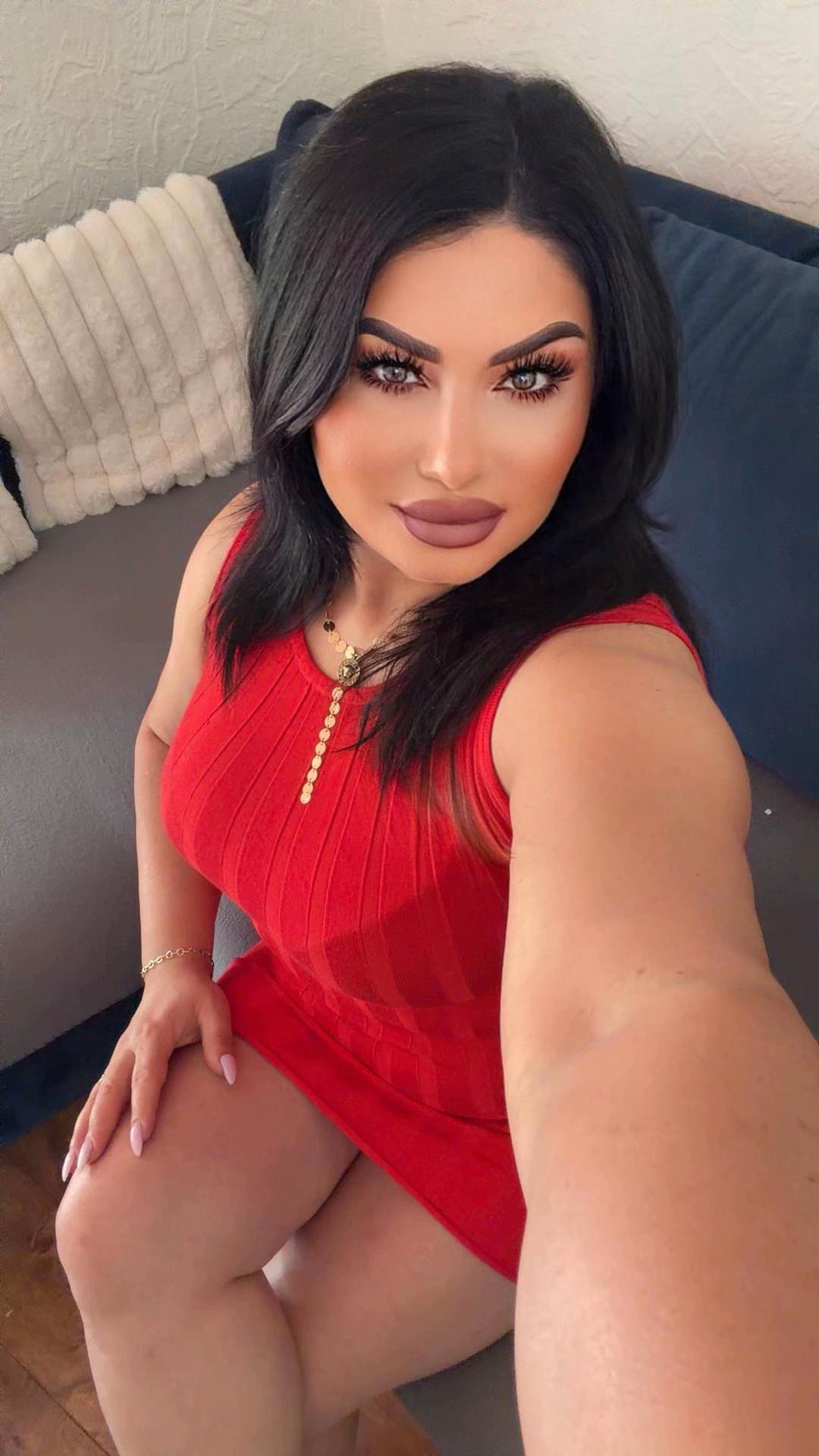 @Manuela Elena