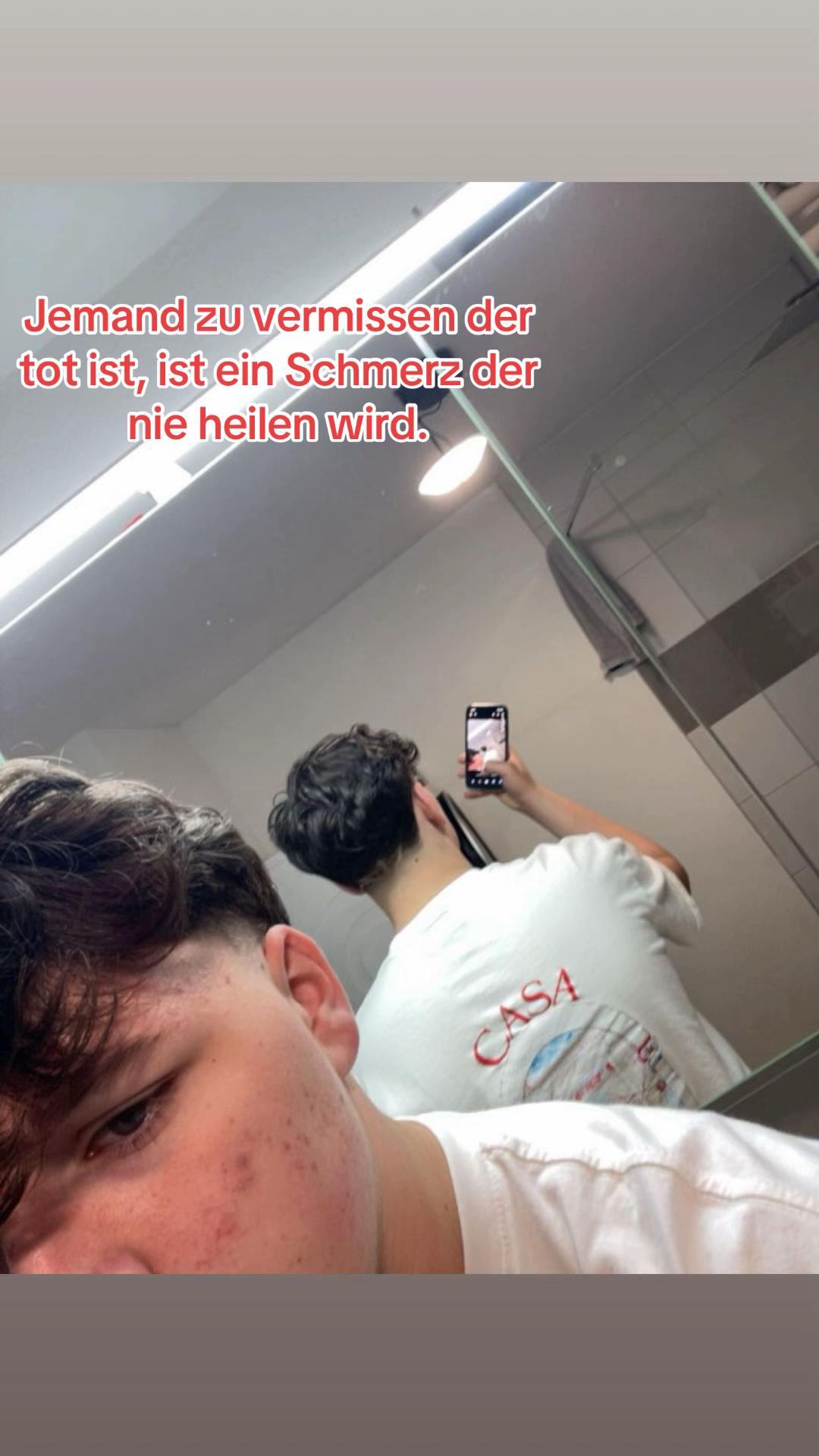 @𖣂