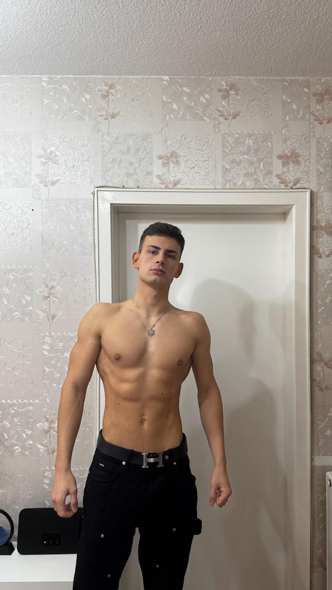 @𝑬