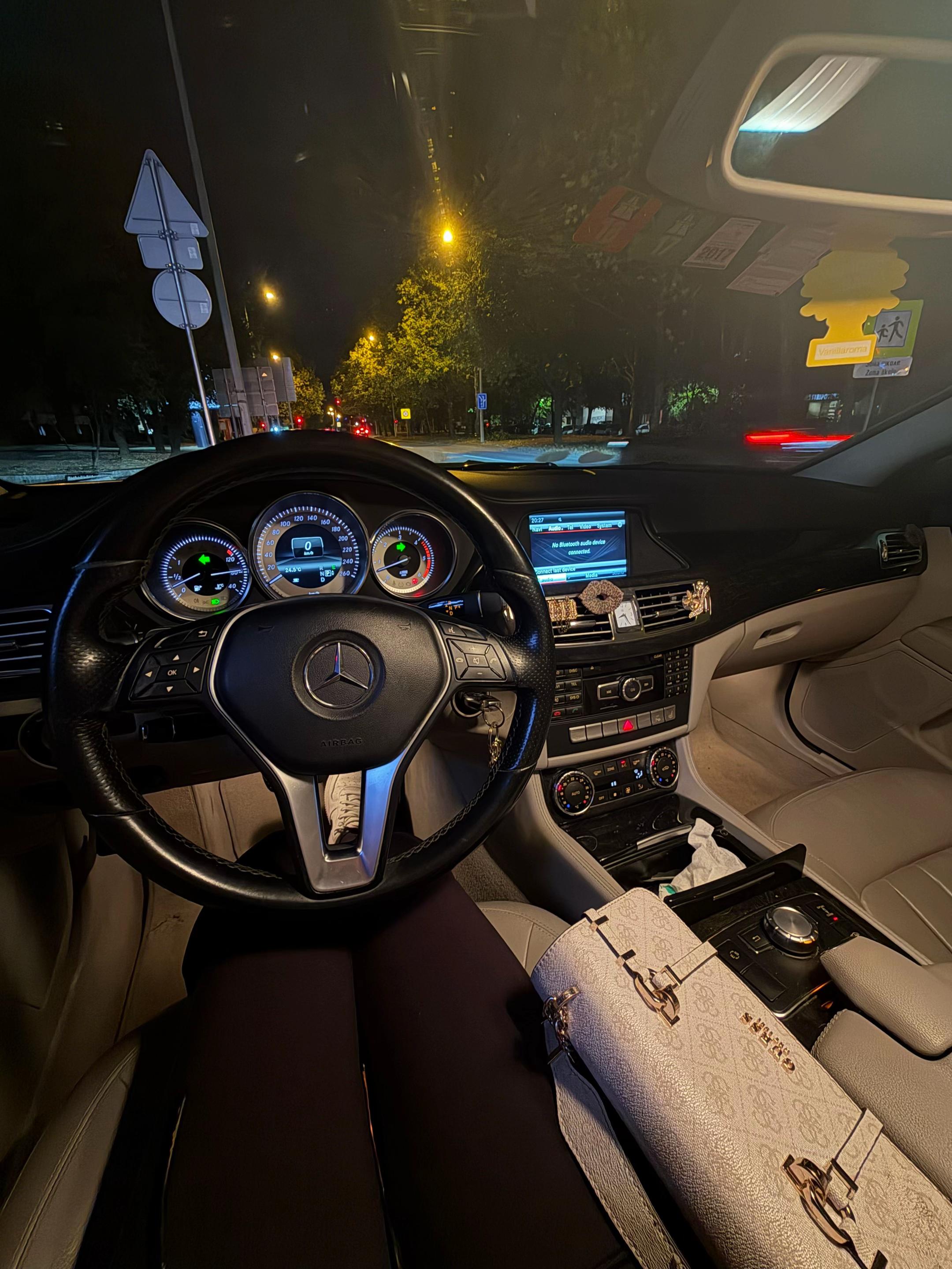 @888