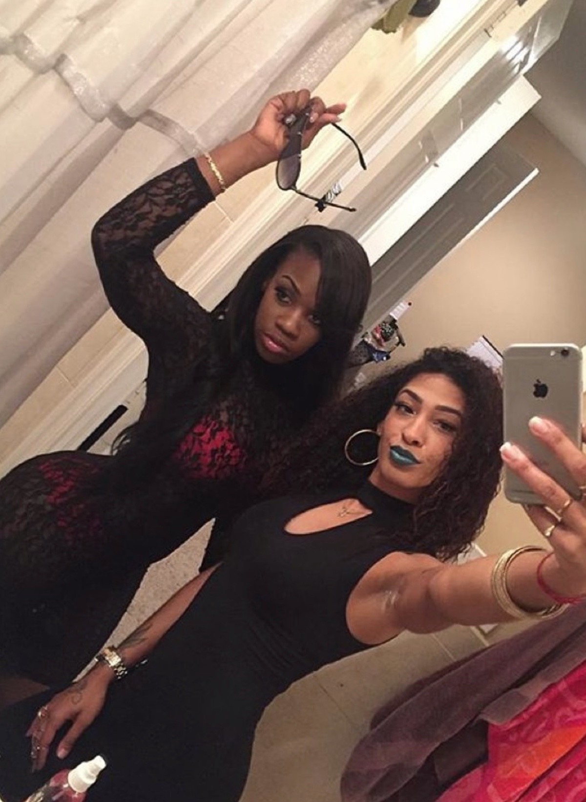 @￴