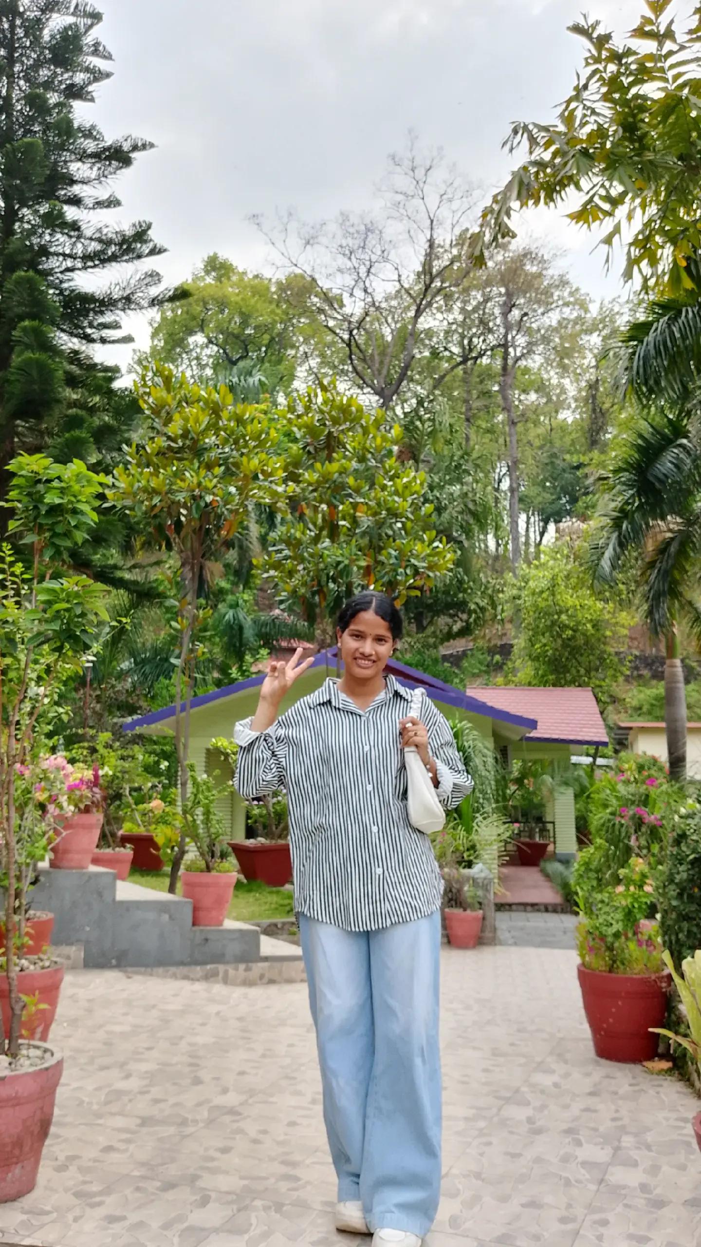@thakuree girl 💗💐