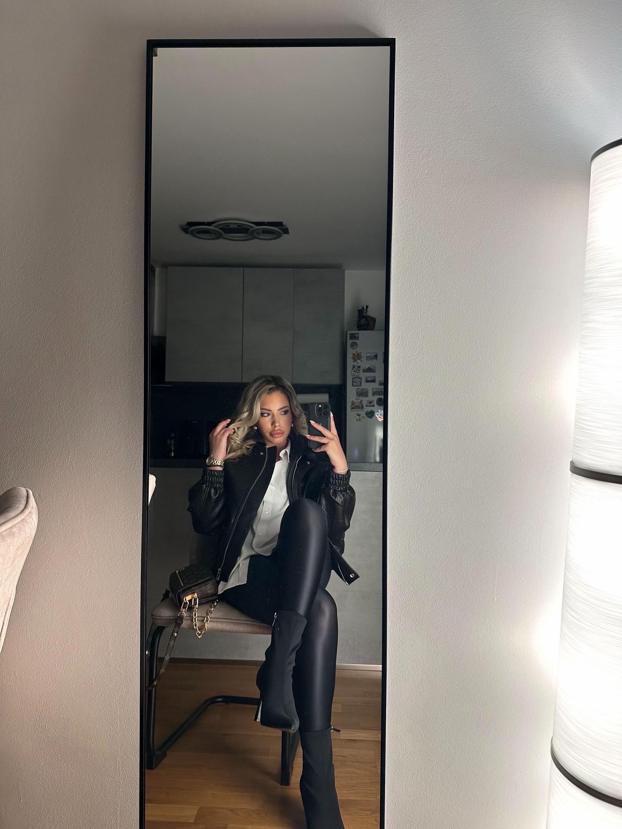 @Debora 💎