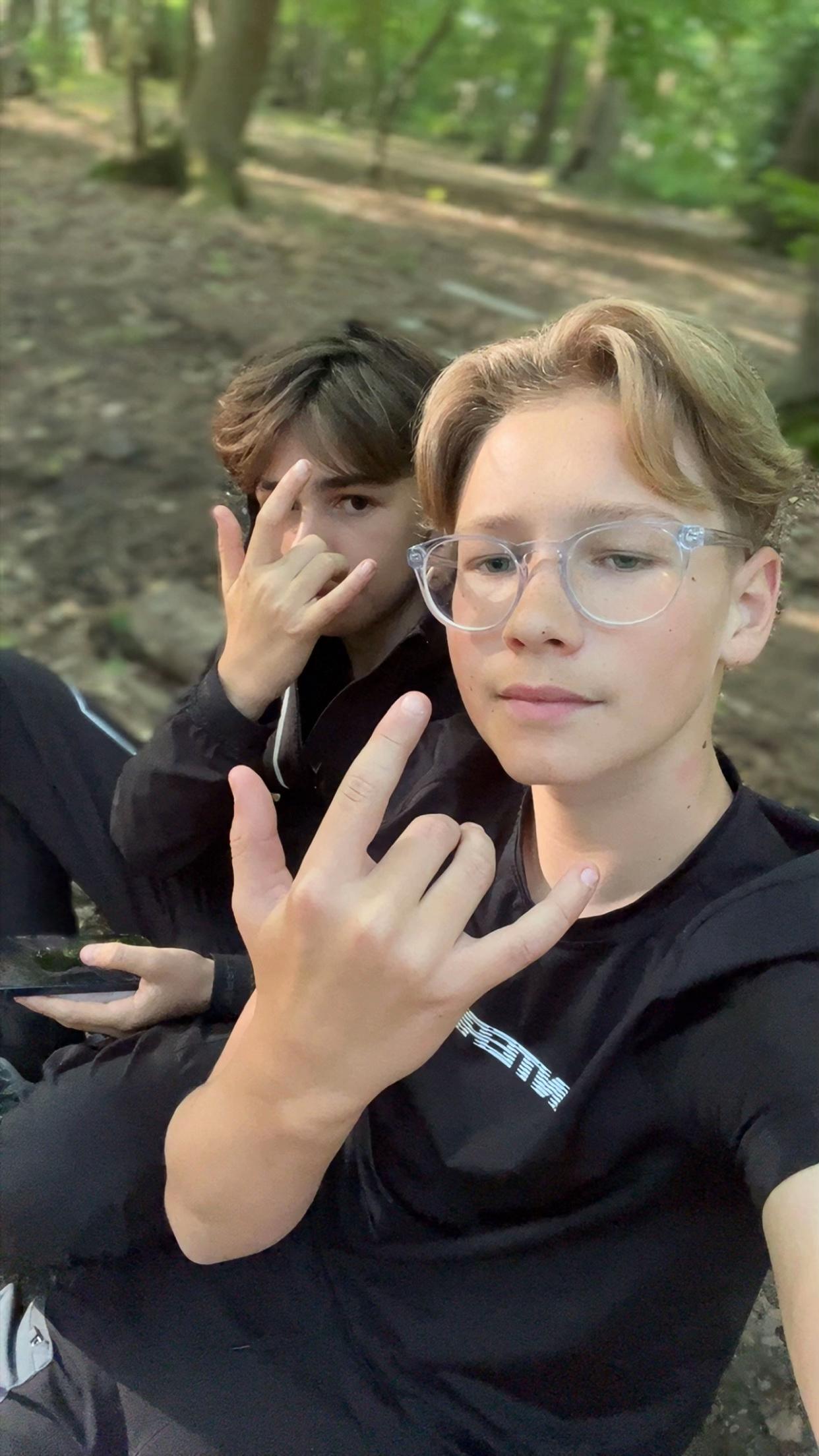 @👤
