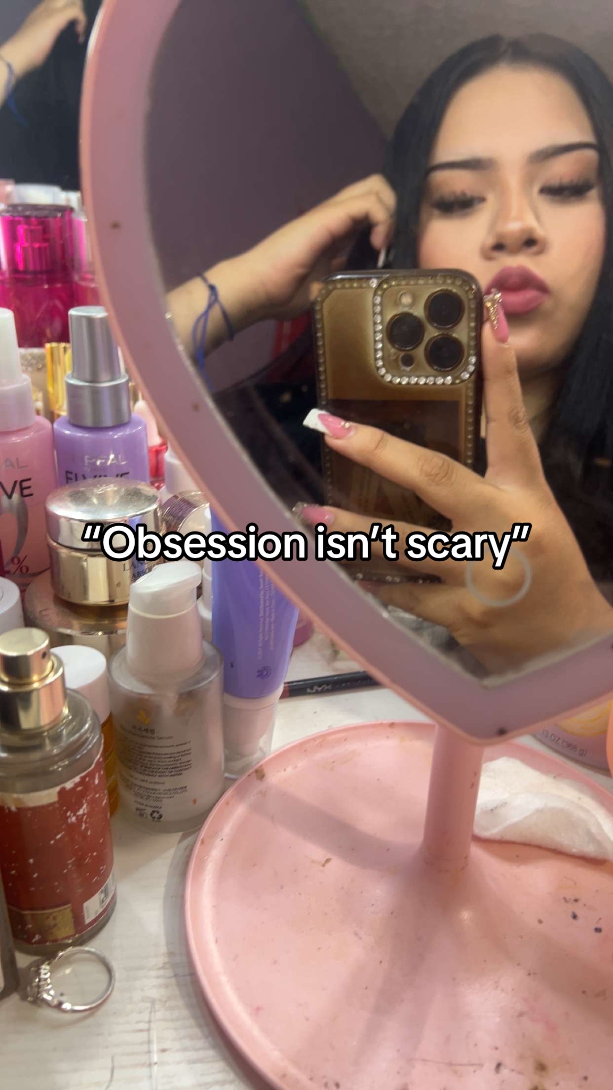 @V👻