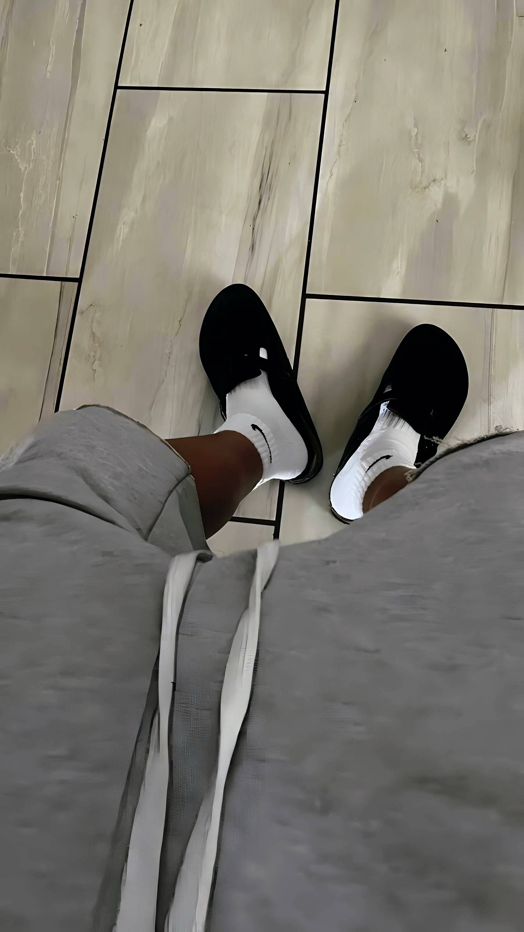 @𖣂