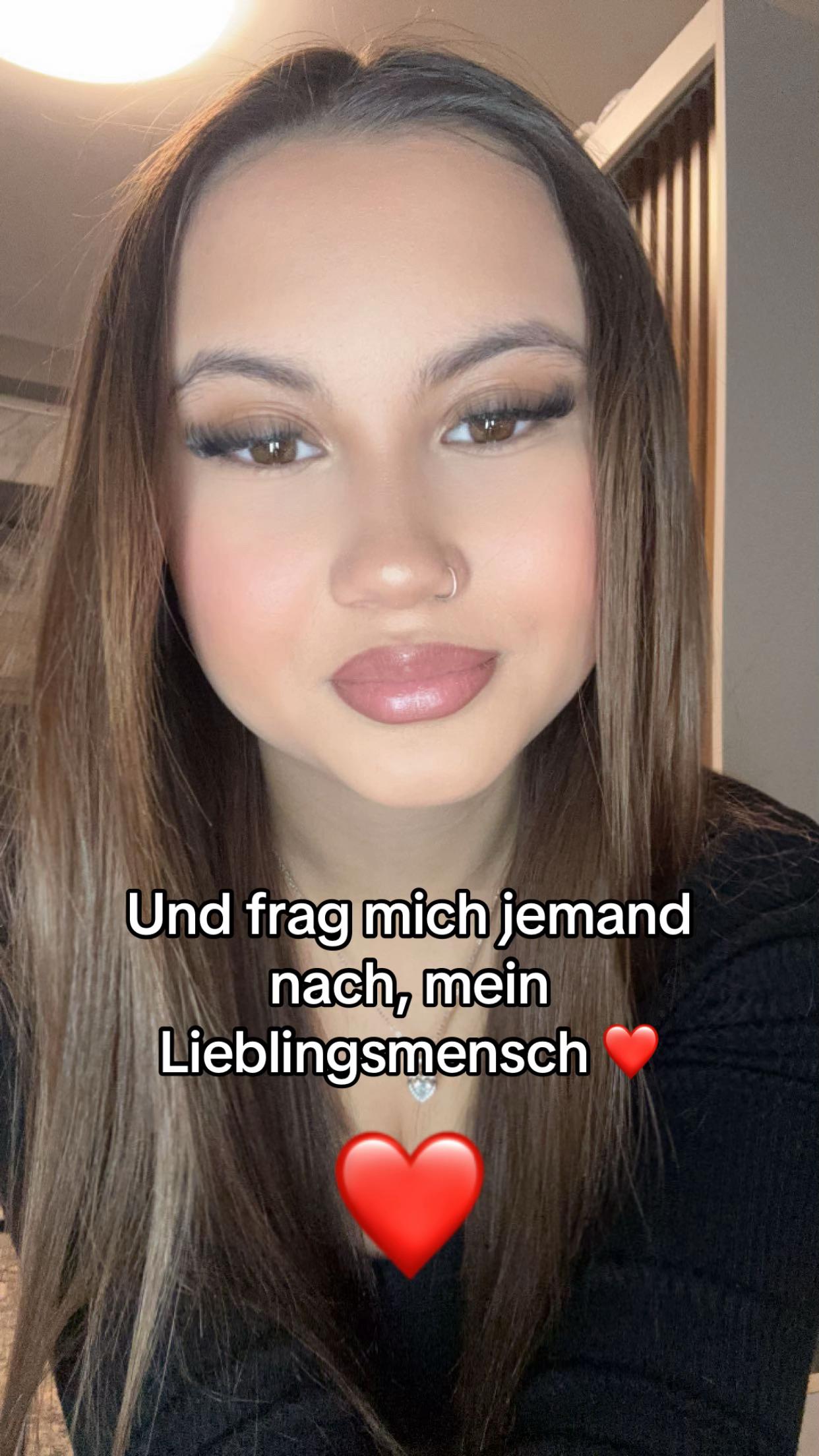 @Nazmije 🎎