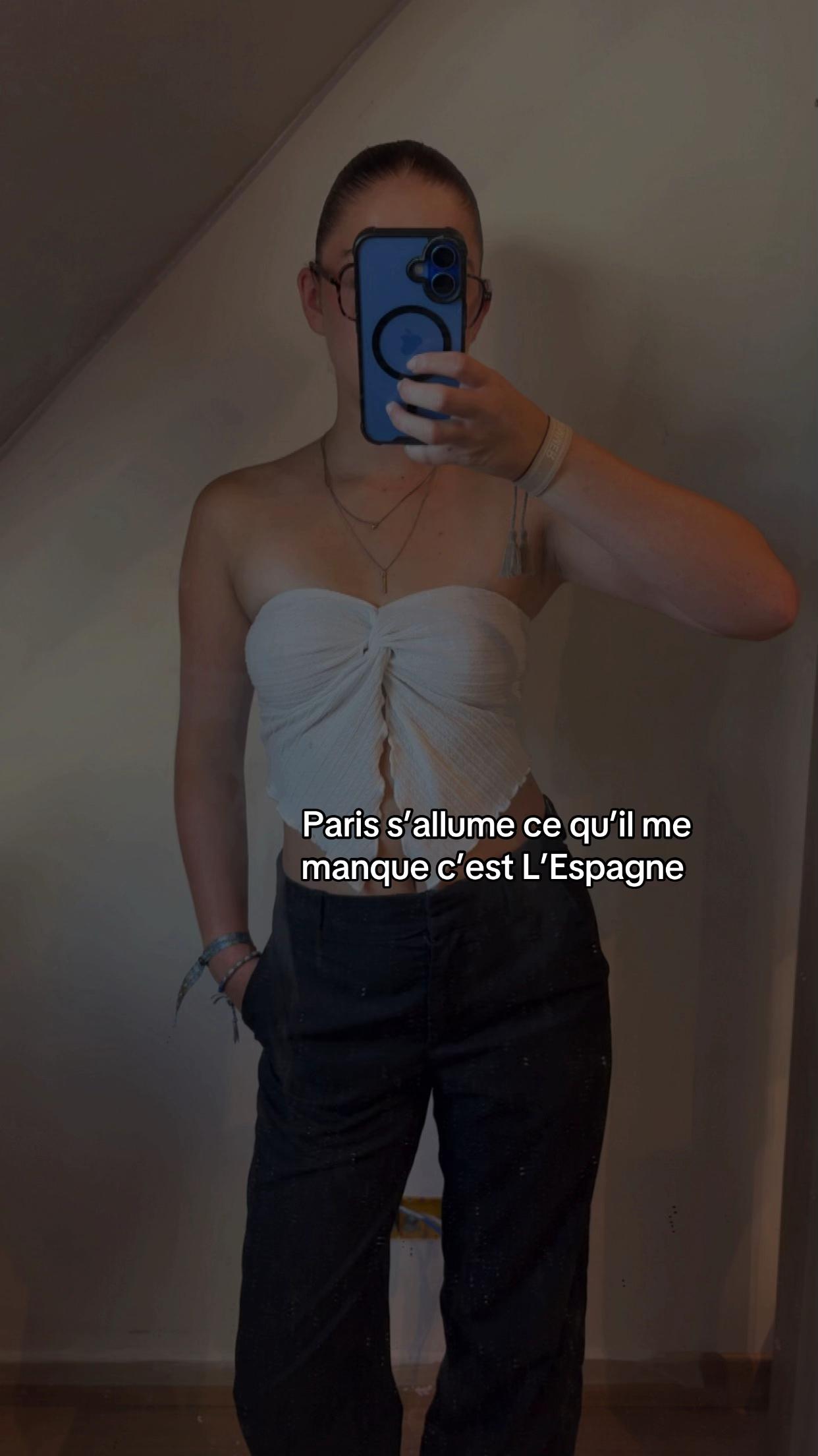 @L&eacute;a_bnd2