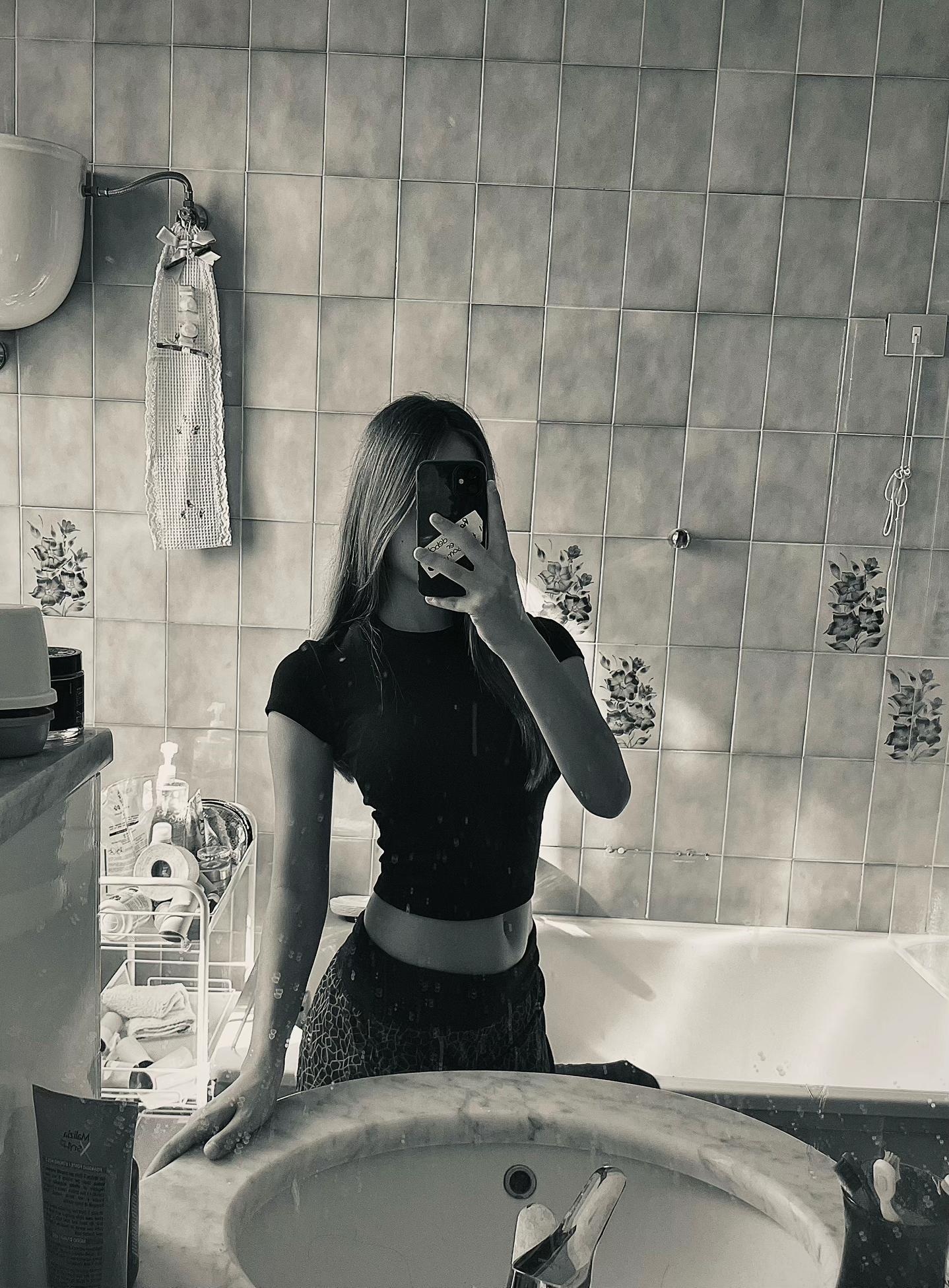 @𝔑