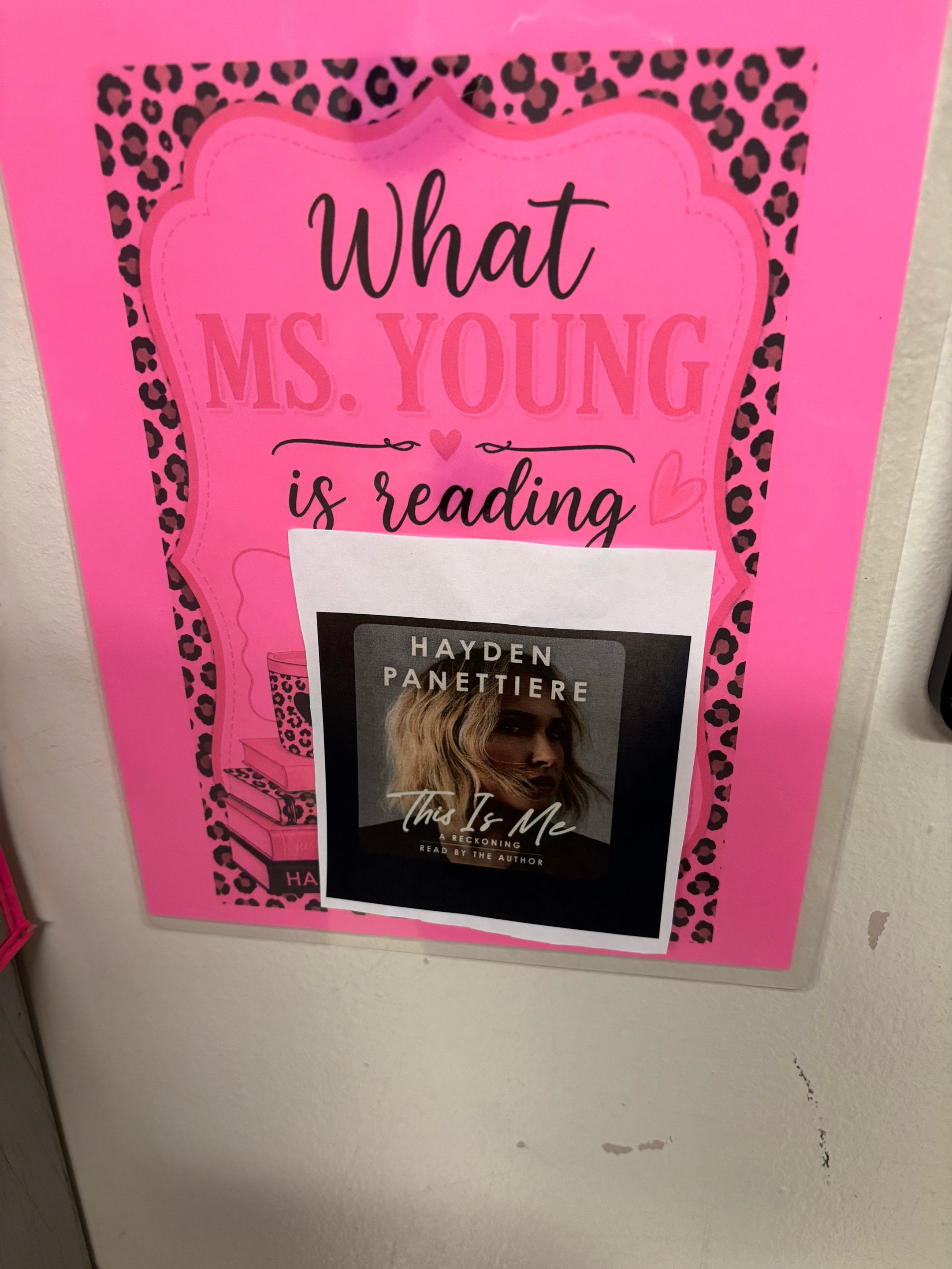 @Fashionablybooked 👗📚🎓✏️