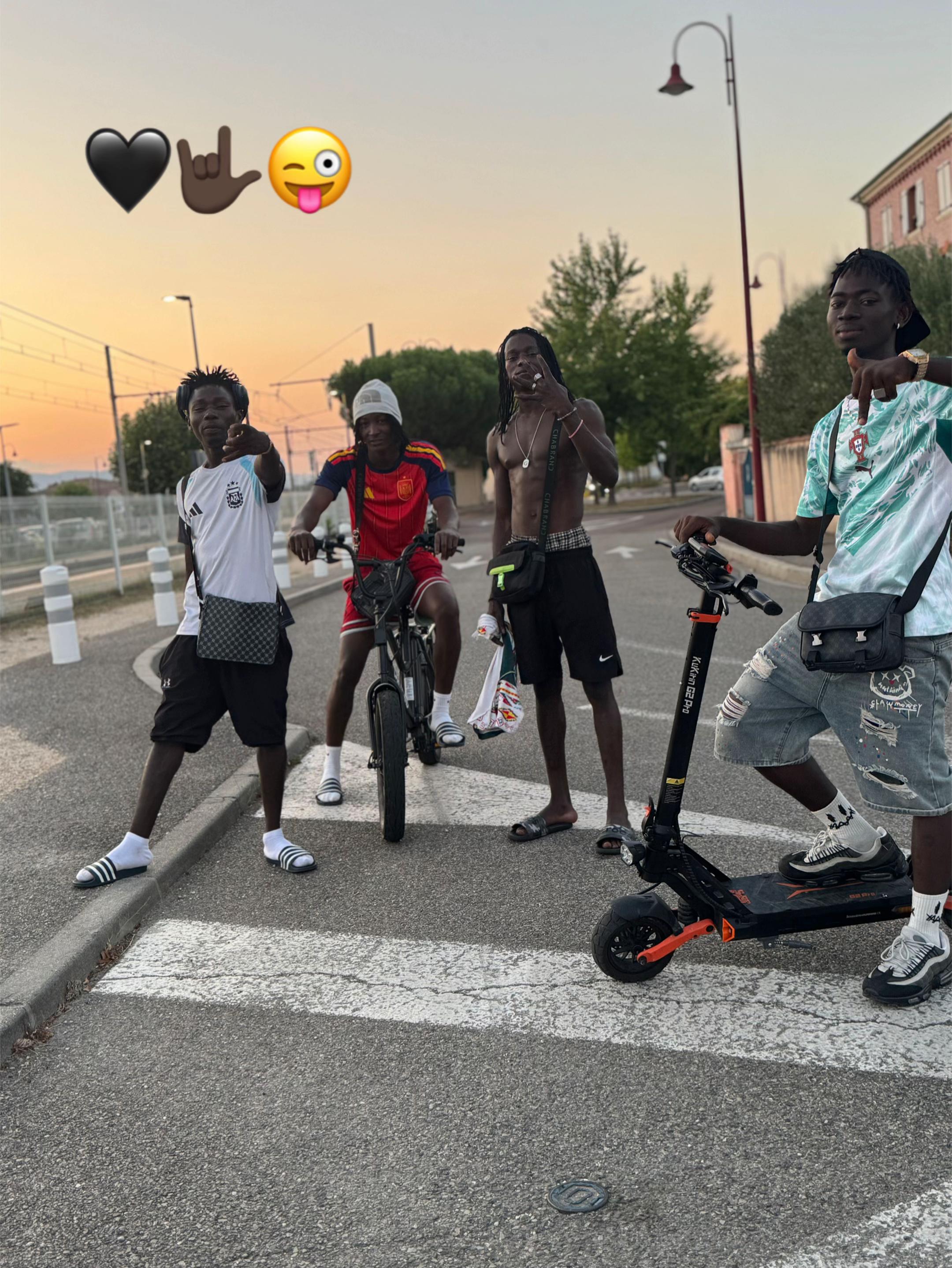 @DM🇲🇱🇸🇳