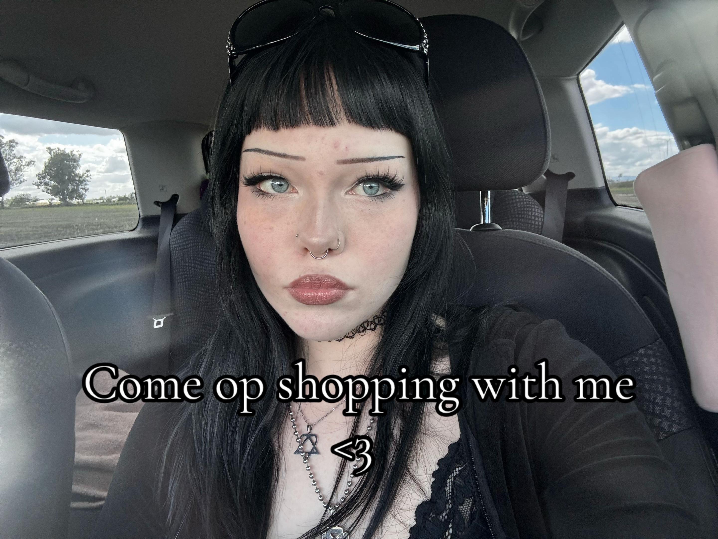 @Emily🦇🖤