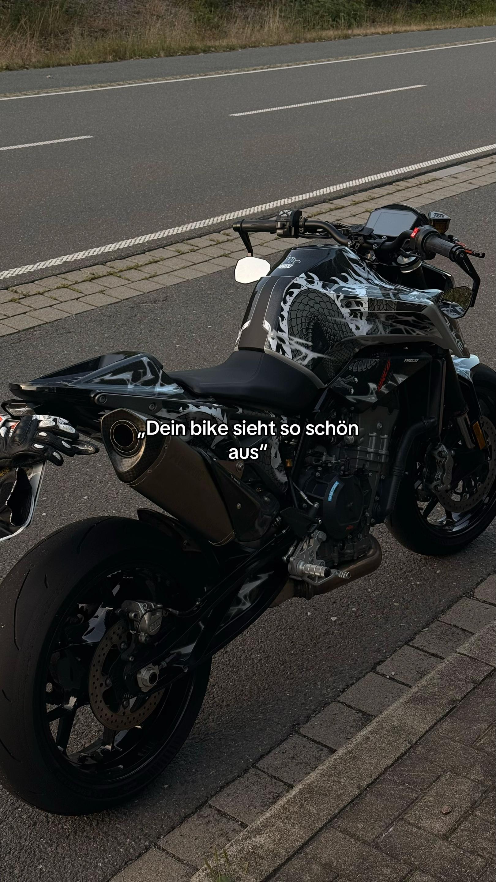 @die mit der 790๐ฆ๐ฅ