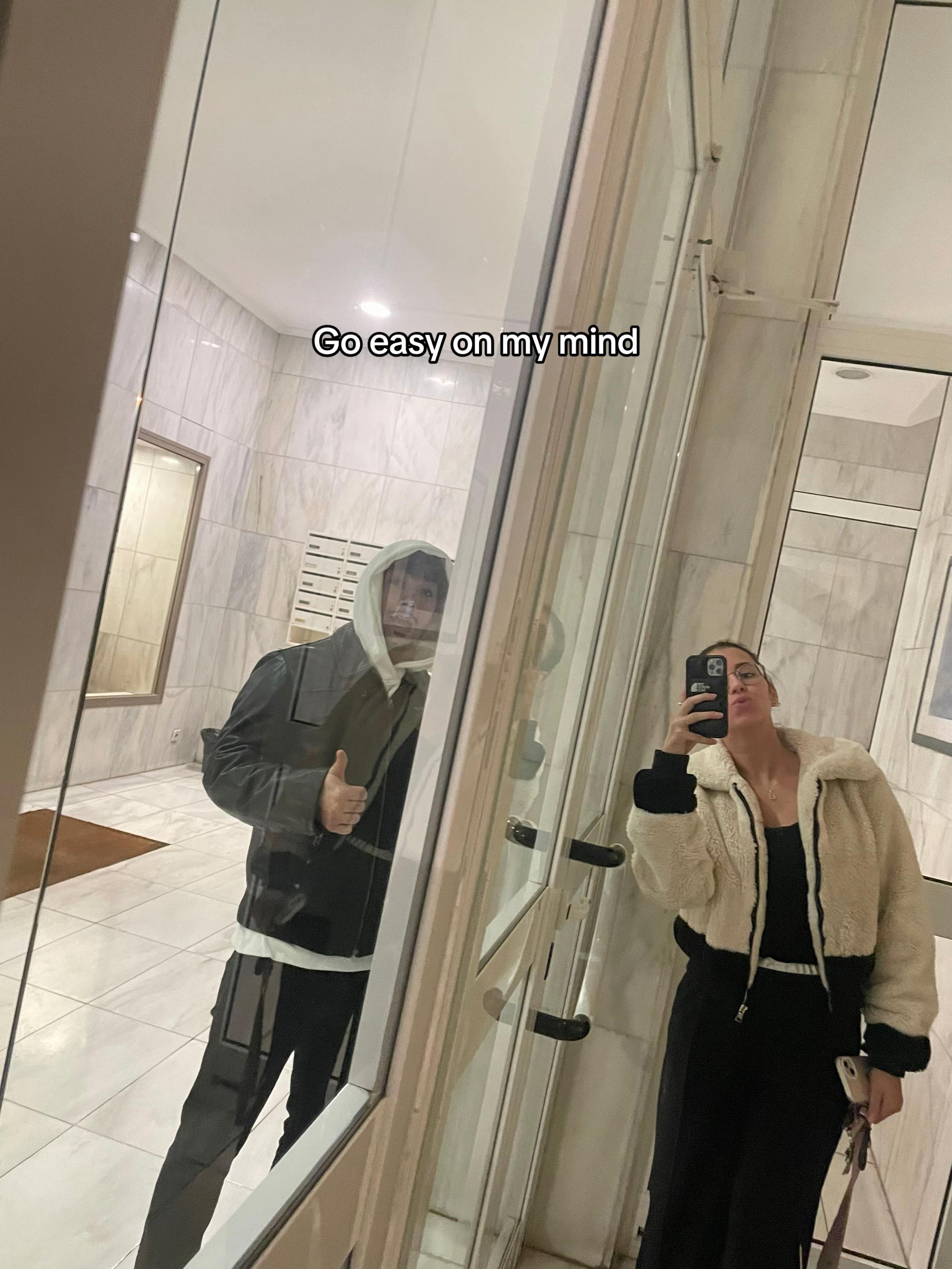@𝐏